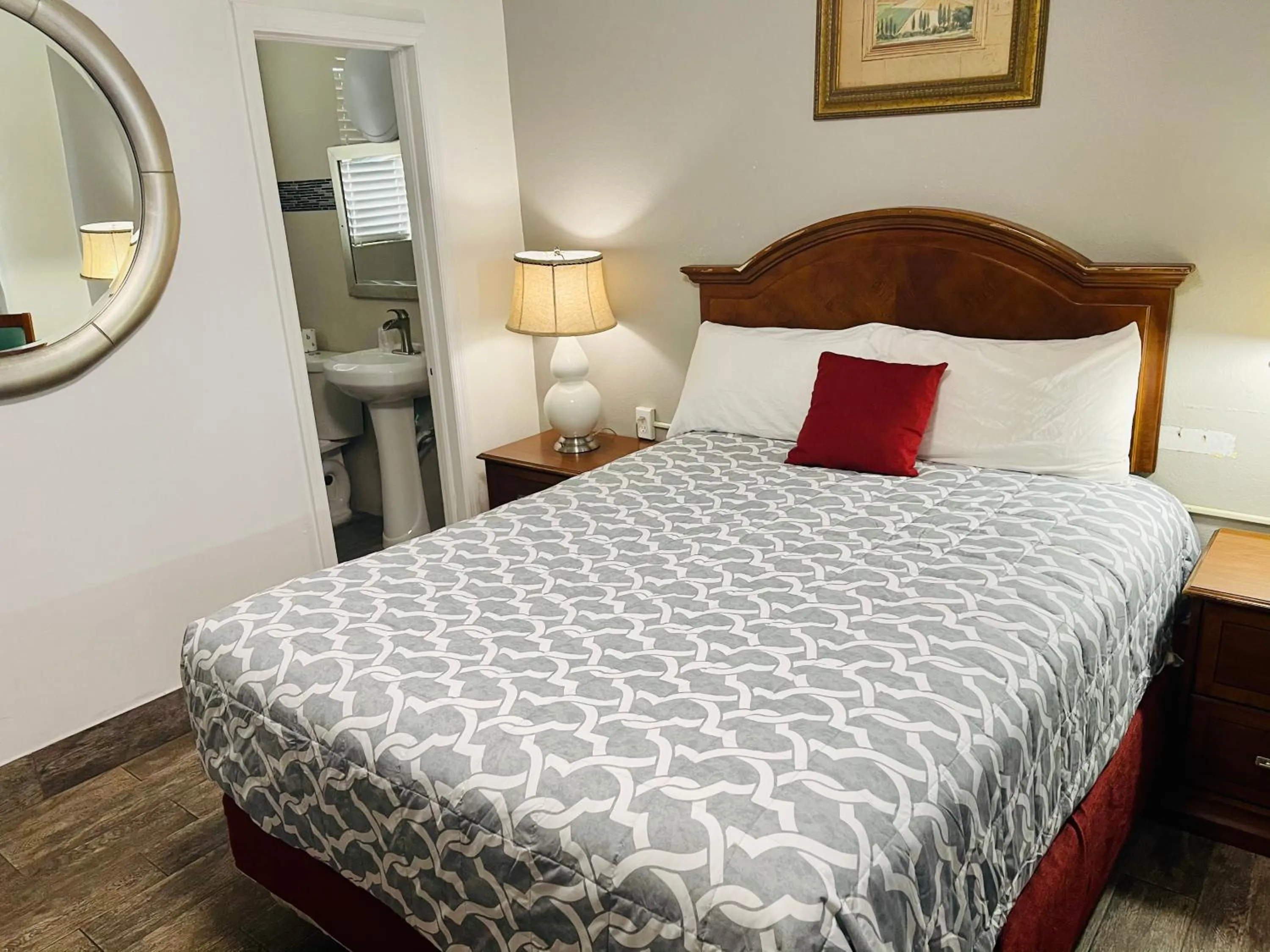 Bed in Siesta Inn Sarasota - Indian Beach