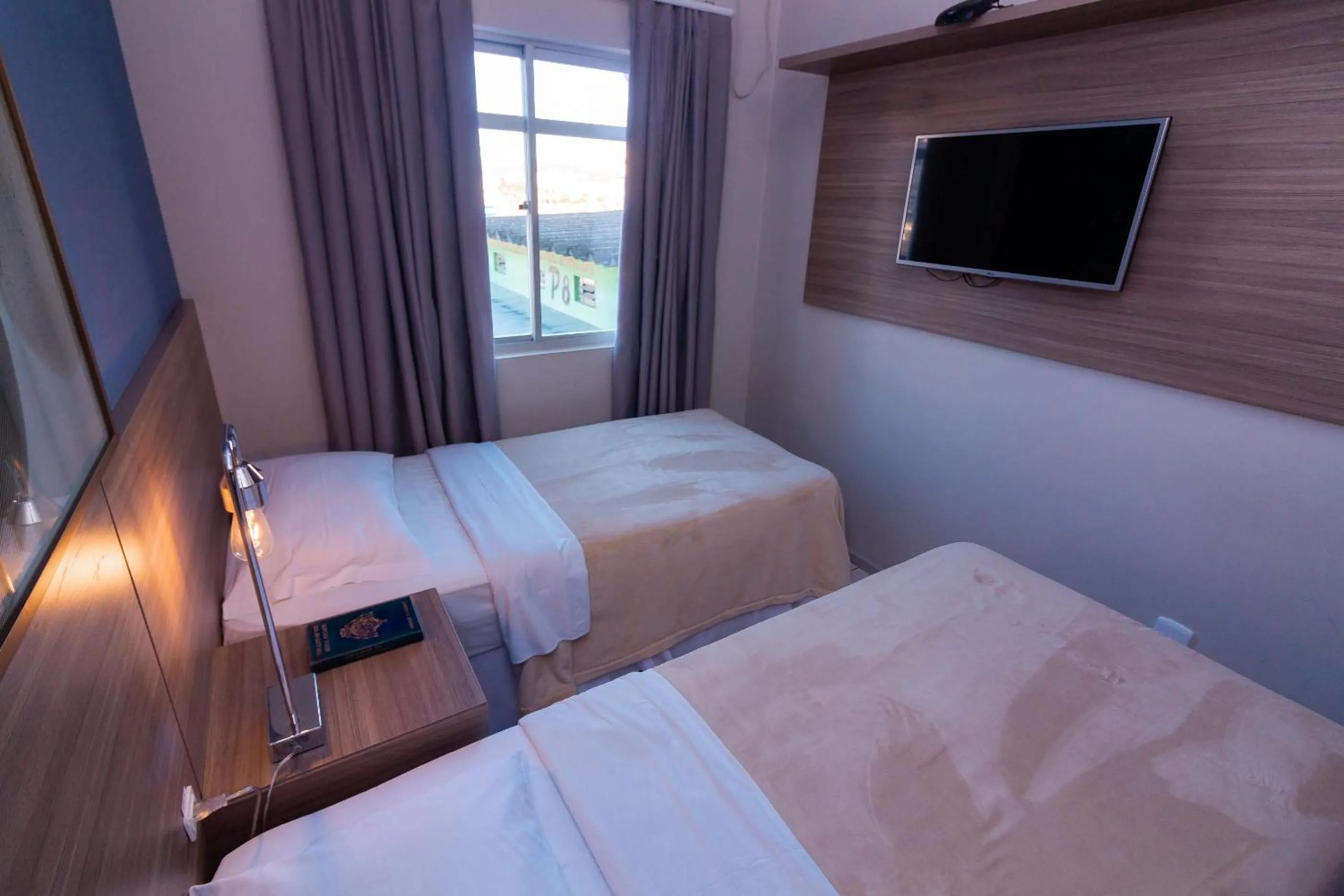 Photo of the whole room, Bed in Kennedy Slim Hotel