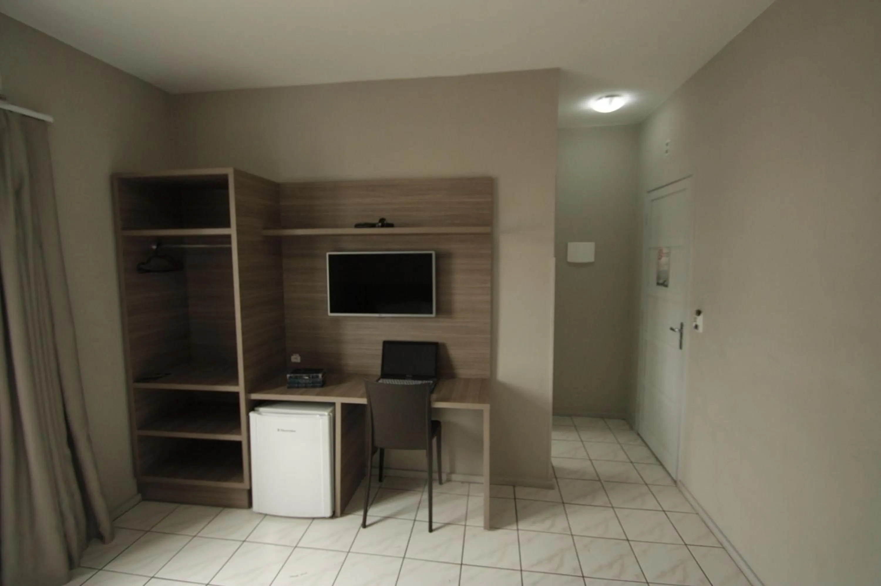 Photo of the whole room in Kennedy Slim Hotel