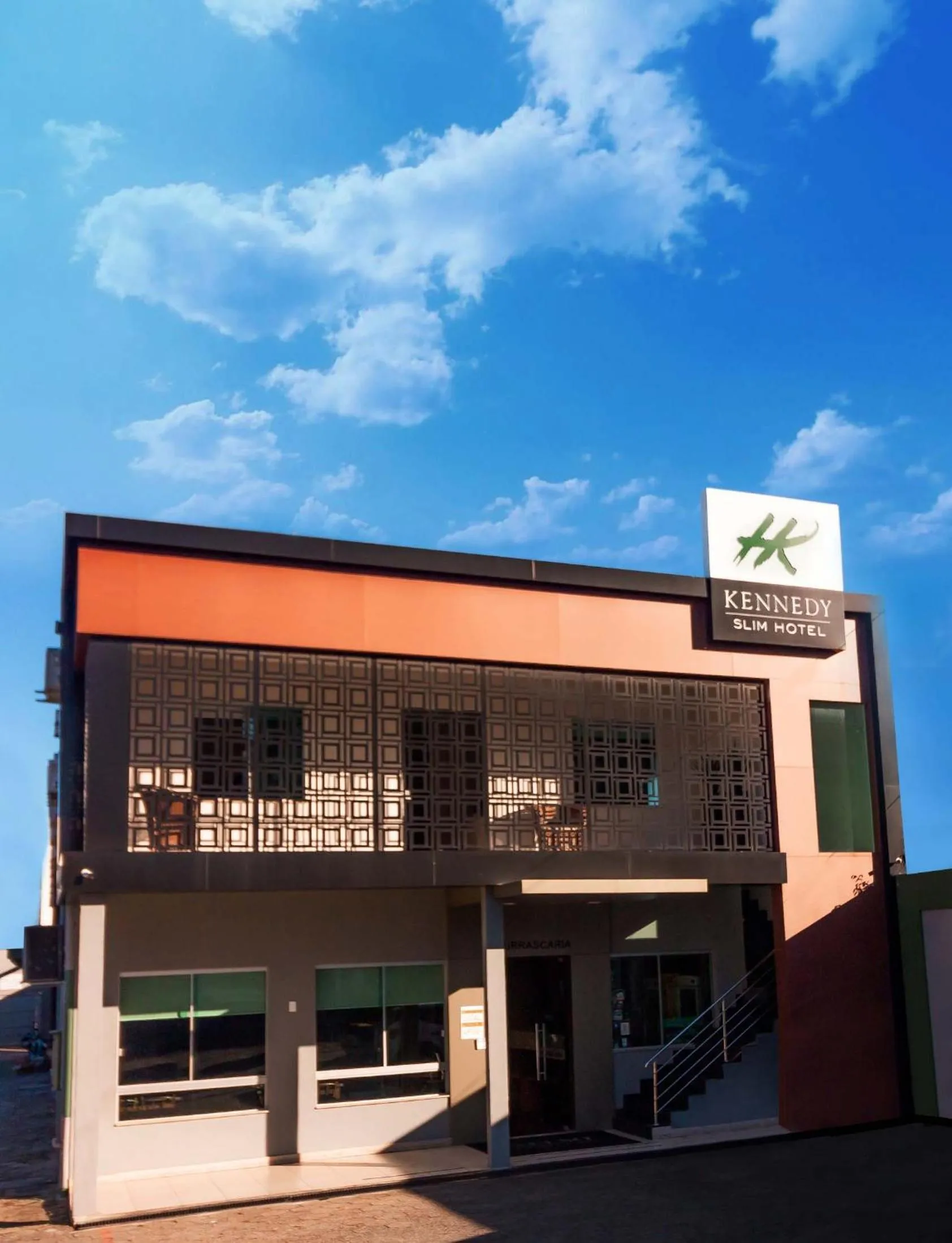 Facade/entrance in Kennedy Slim Hotel