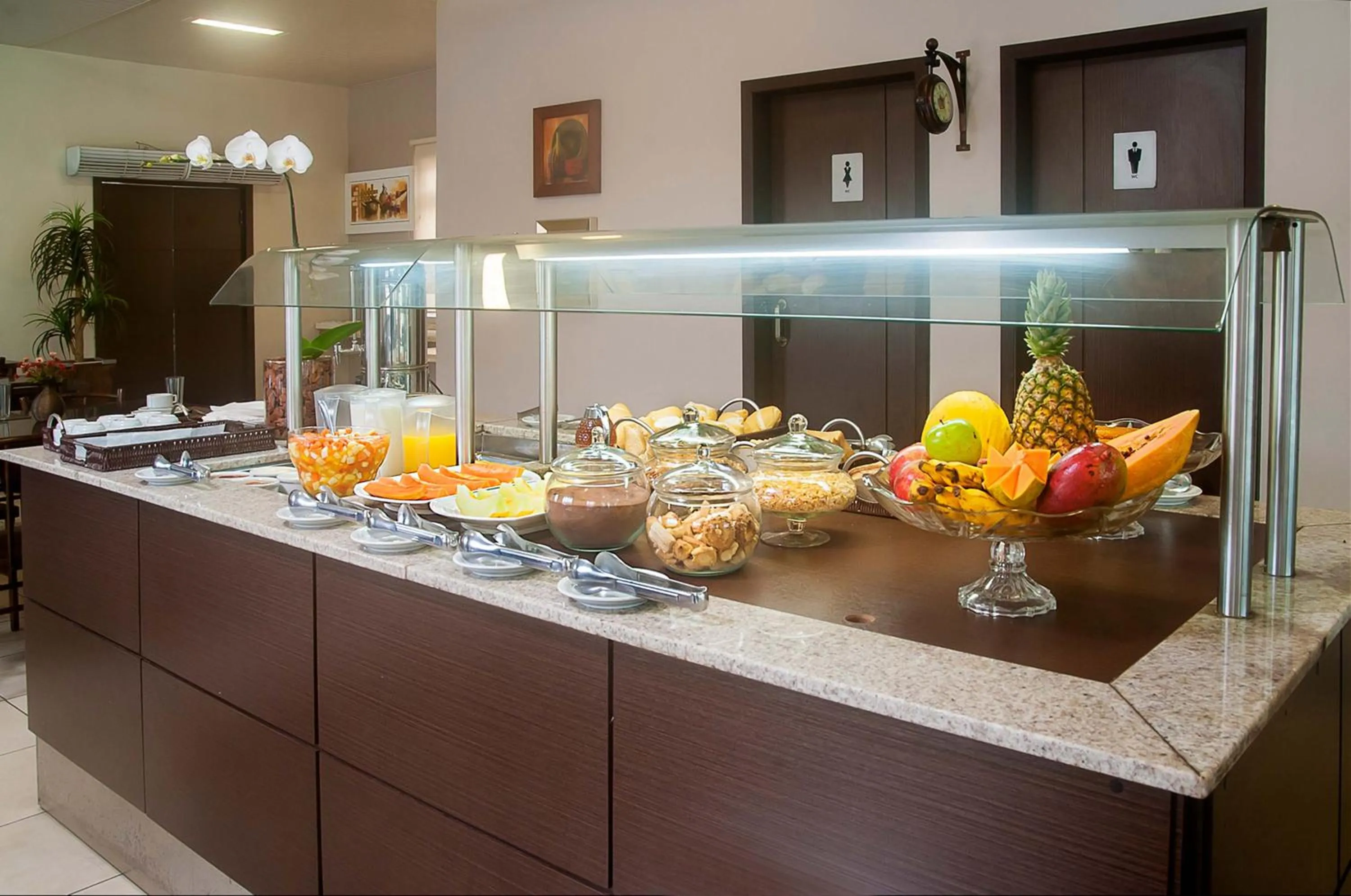 Breakfast in Kennedy Slim Hotel