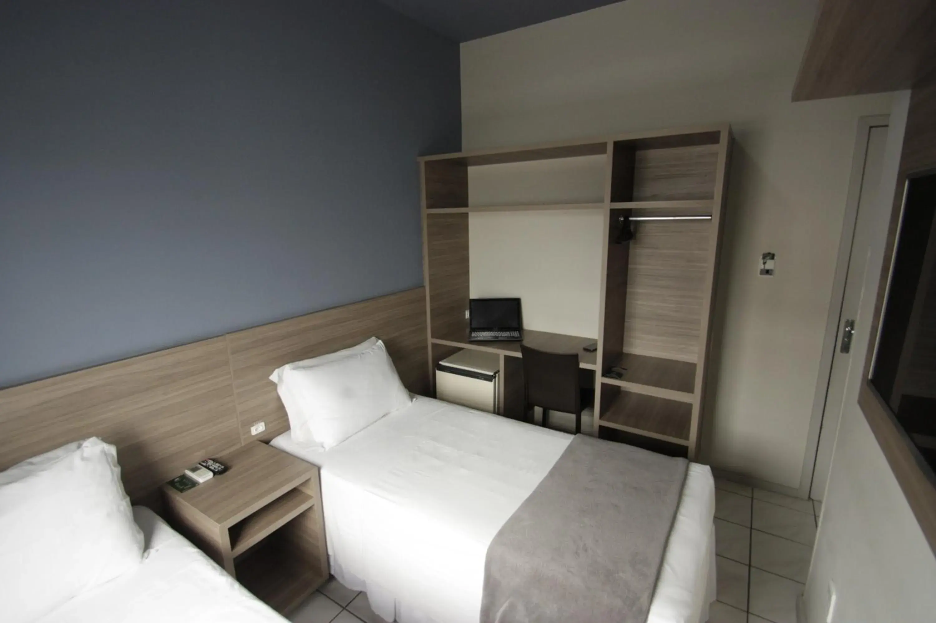 Twin Room - single occupancy in Kennedy Slim Hotel Twin Room - single occupancy in Kennedy Slim Hotel
