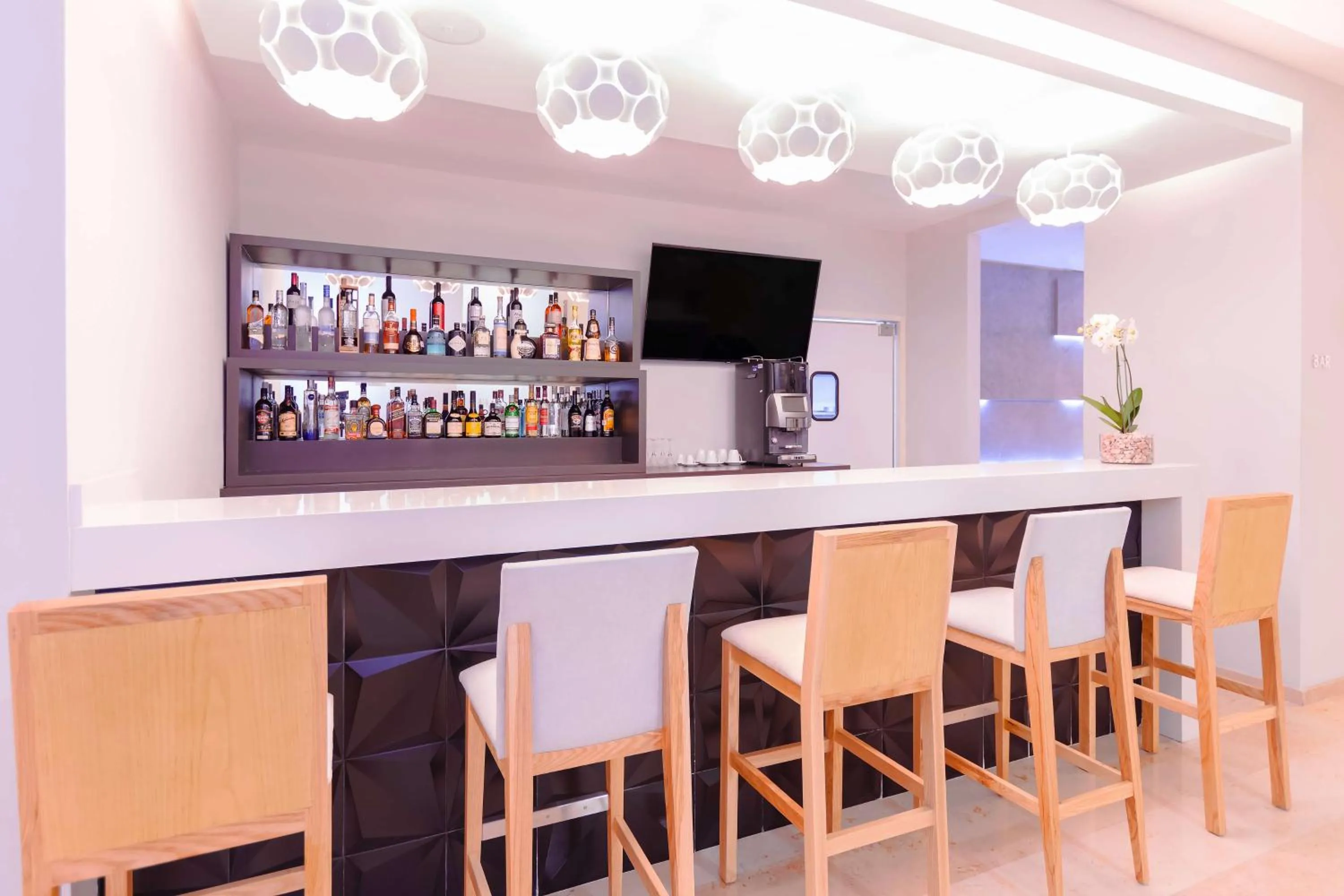 Lounge or bar in NH Puebla FINSA