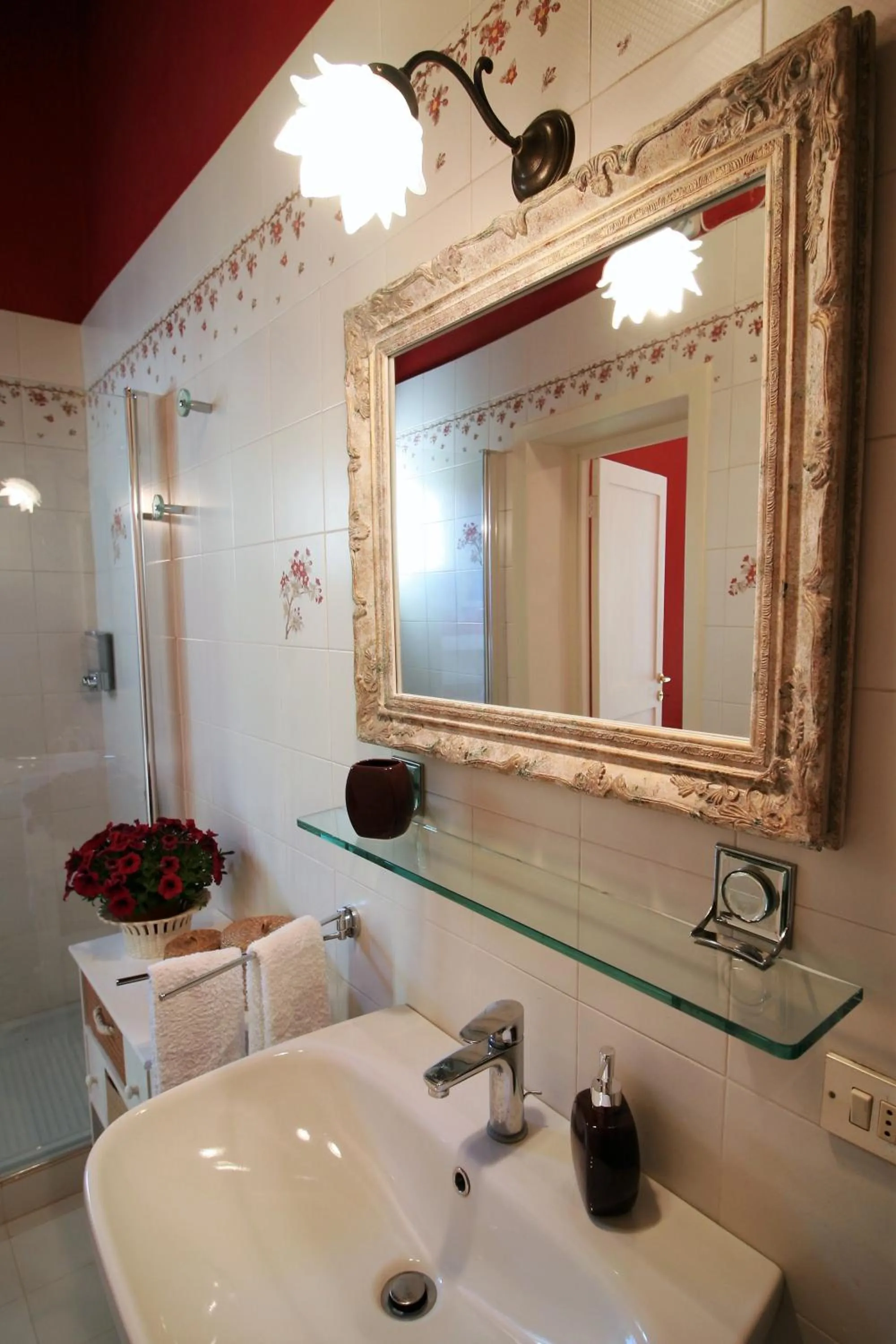 Shower in Chez Moi Charme B&B