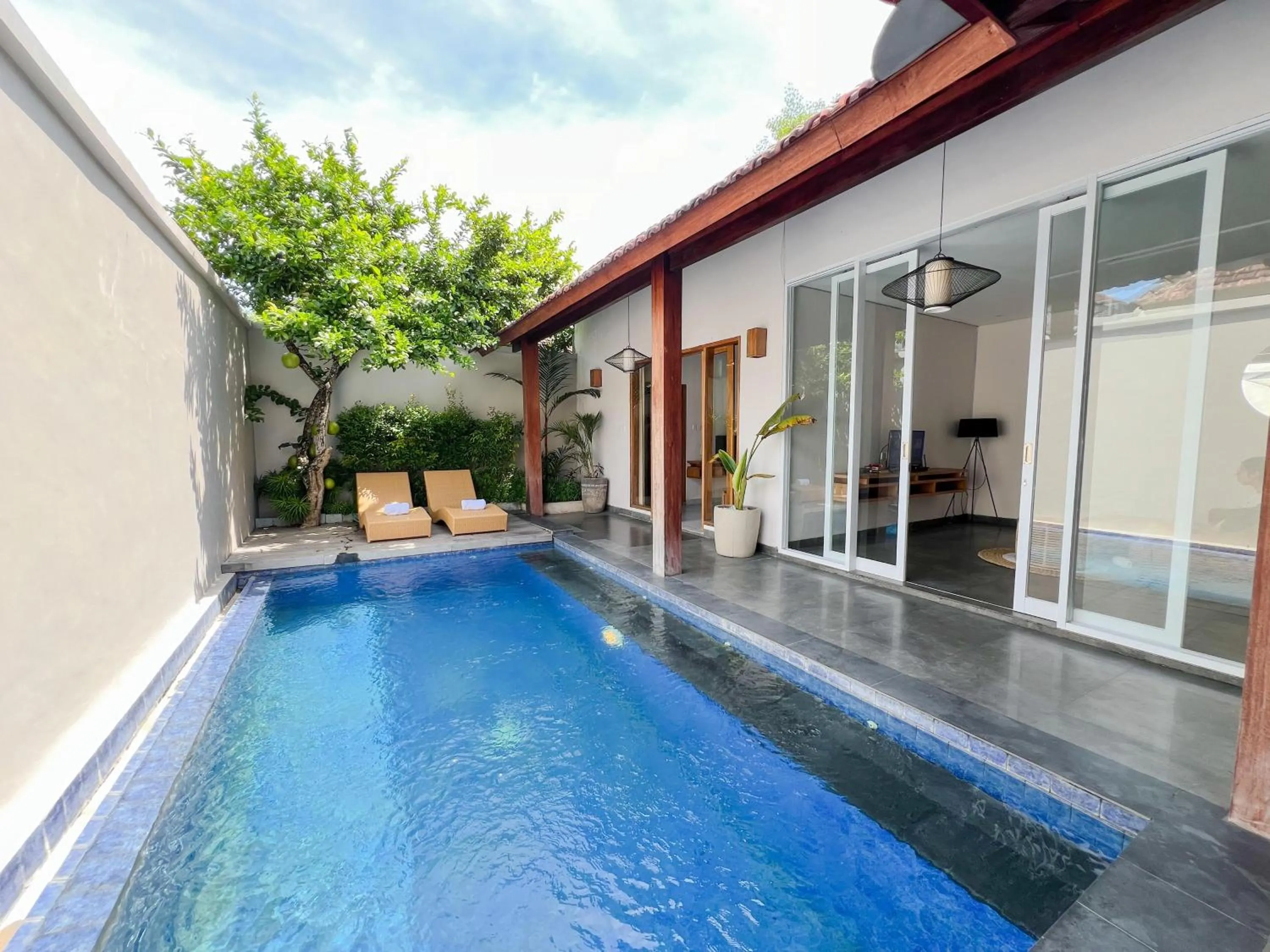 Swimming pool in Apple Villa & Suite Seminyak