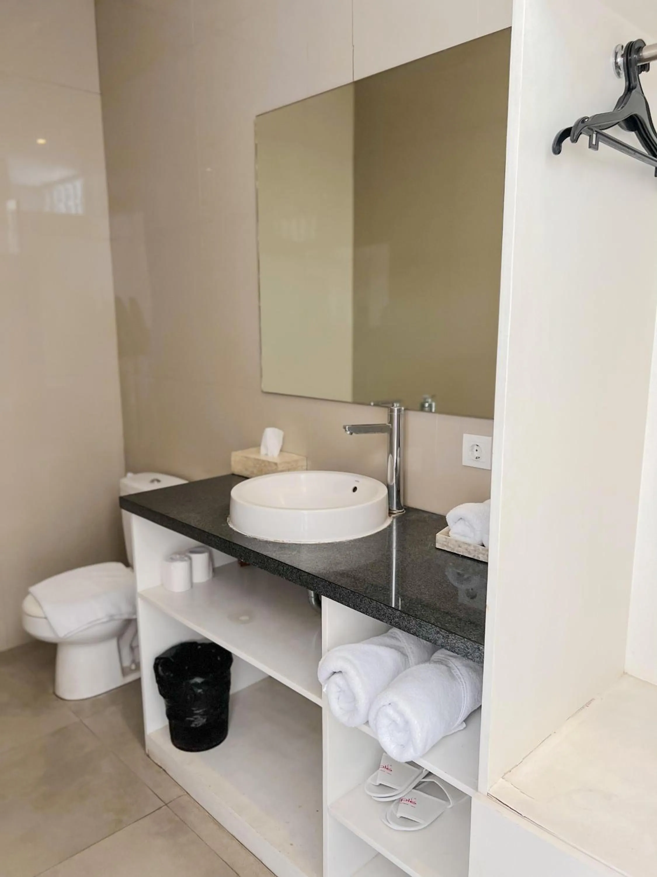 Toilet in Apple Villa & Suite Seminyak
