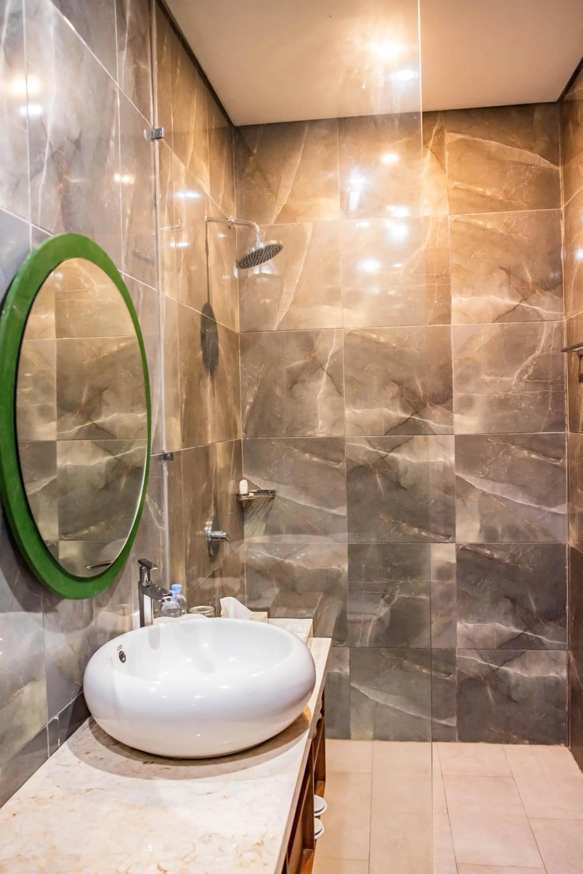 Shower in Apple Villa & Suite Seminyak