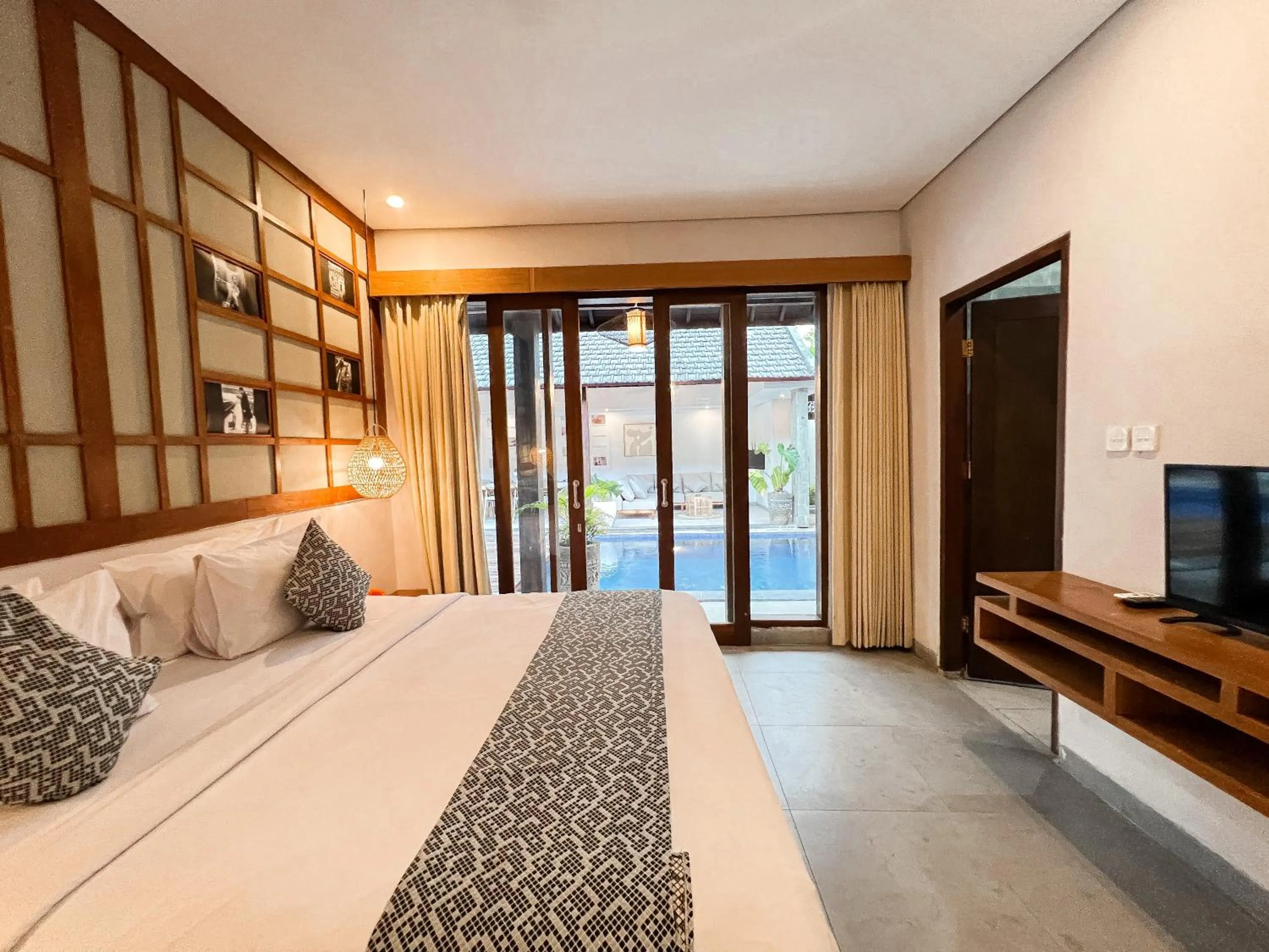 Bed in Apple Villa & Suite Seminyak