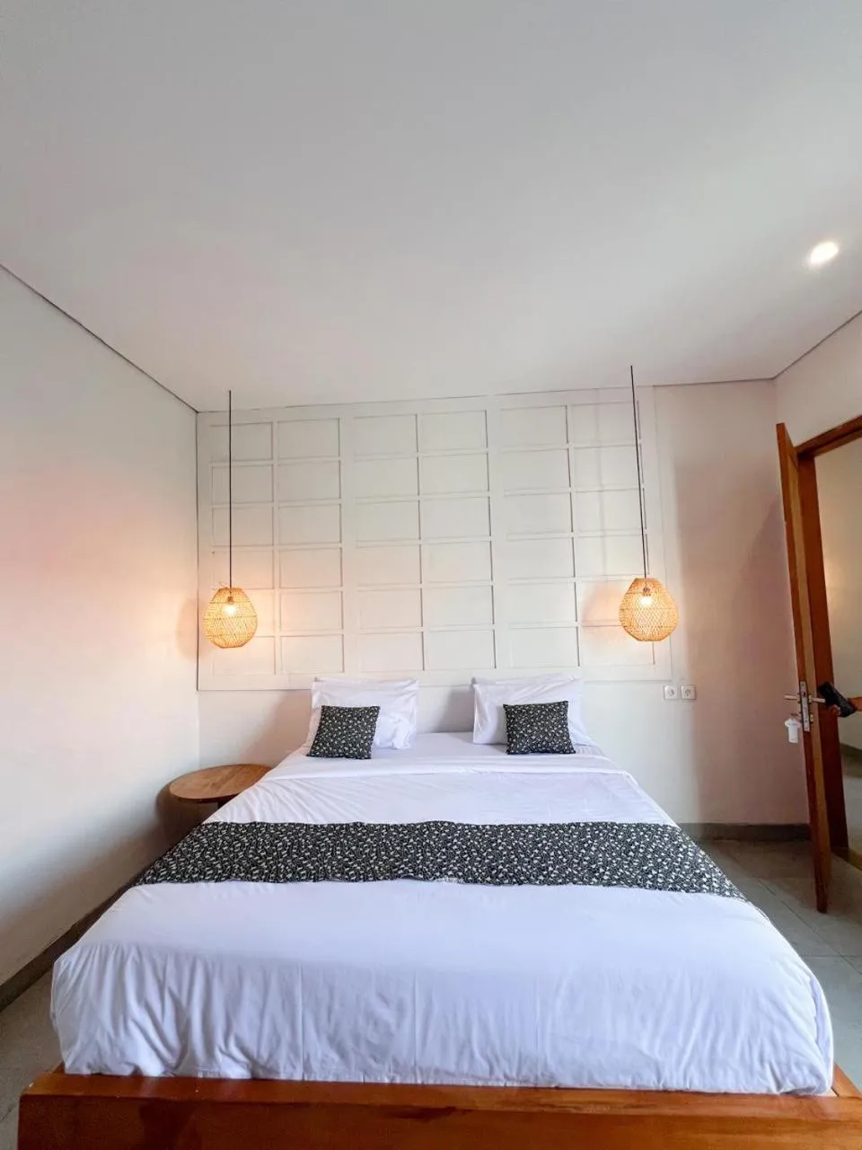 Bed in Apple Villa & Suite Seminyak