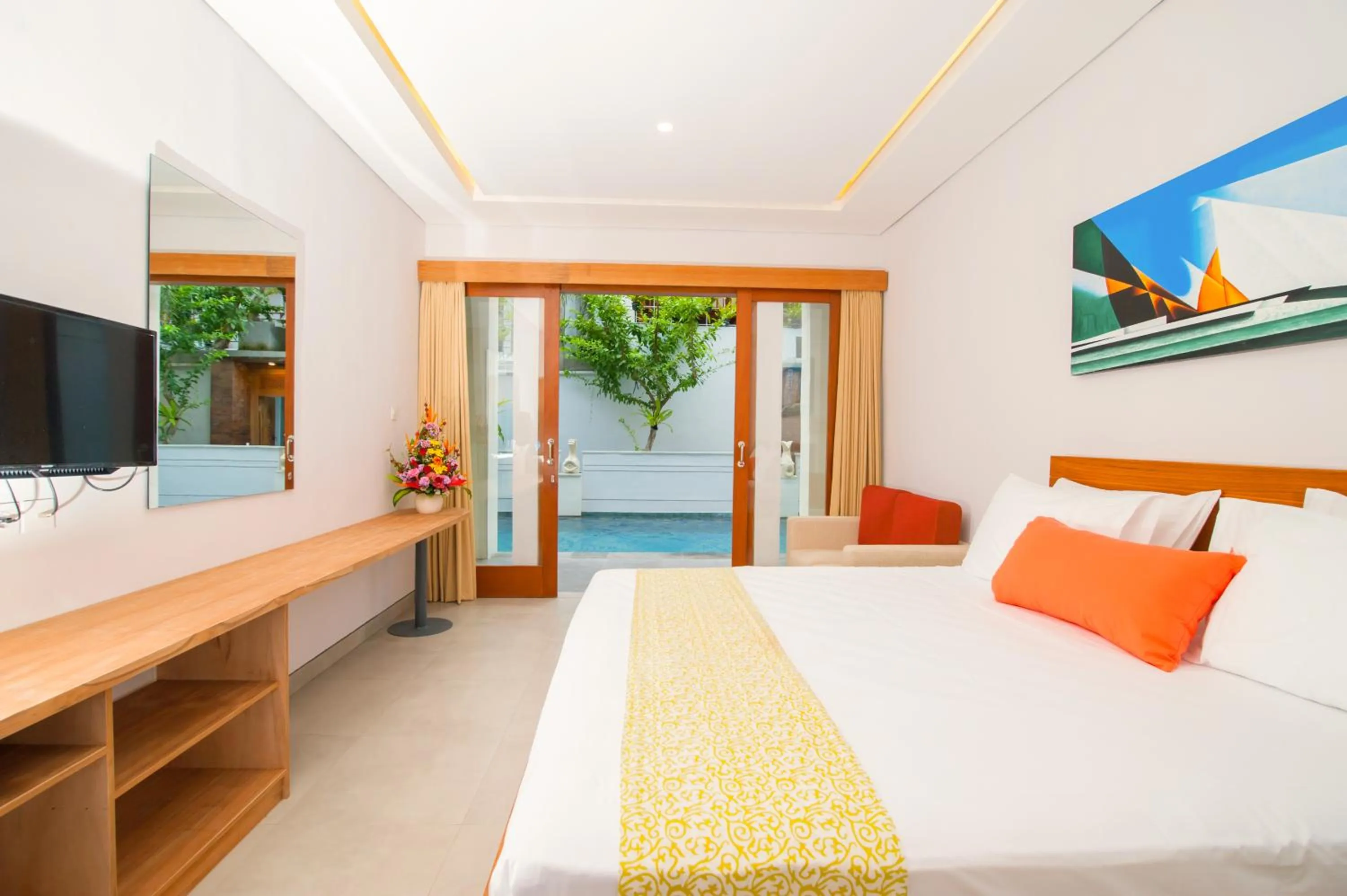 Pool view, Bed in Apple Villa & Suite Seminyak