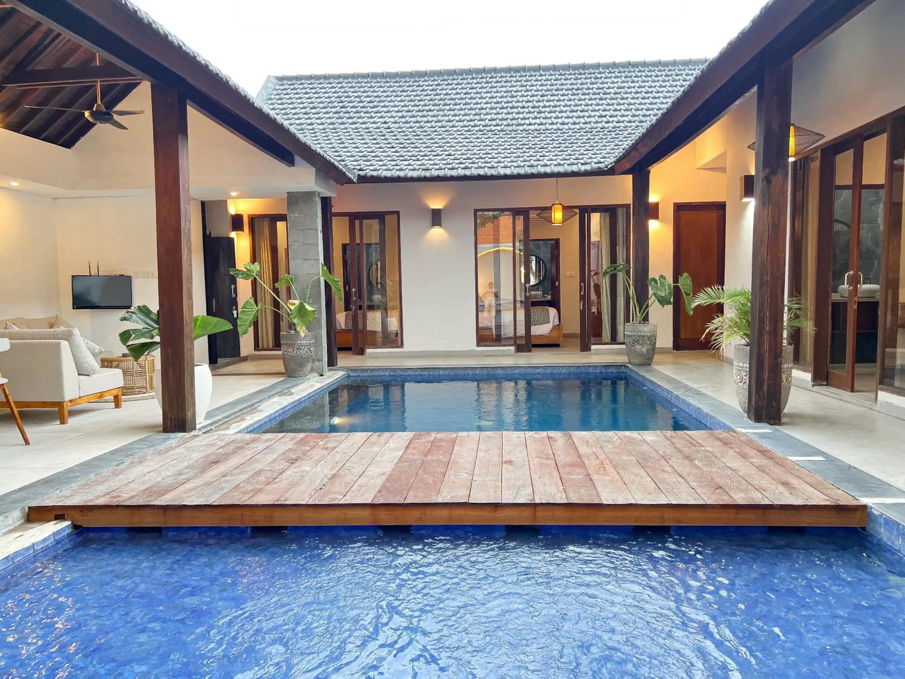 Apple Villa & Suite Seminyak