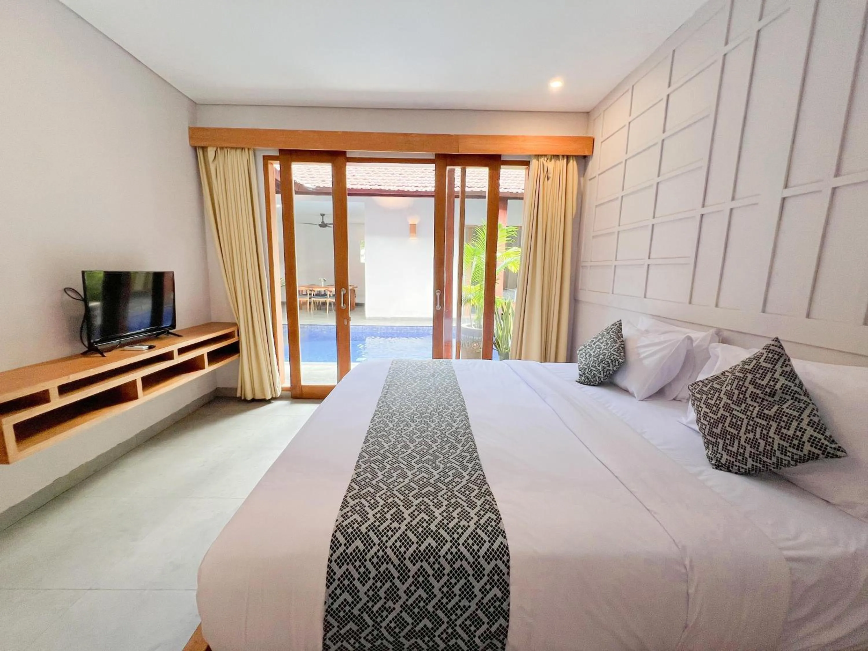Bed in Apple Villa & Suite Seminyak