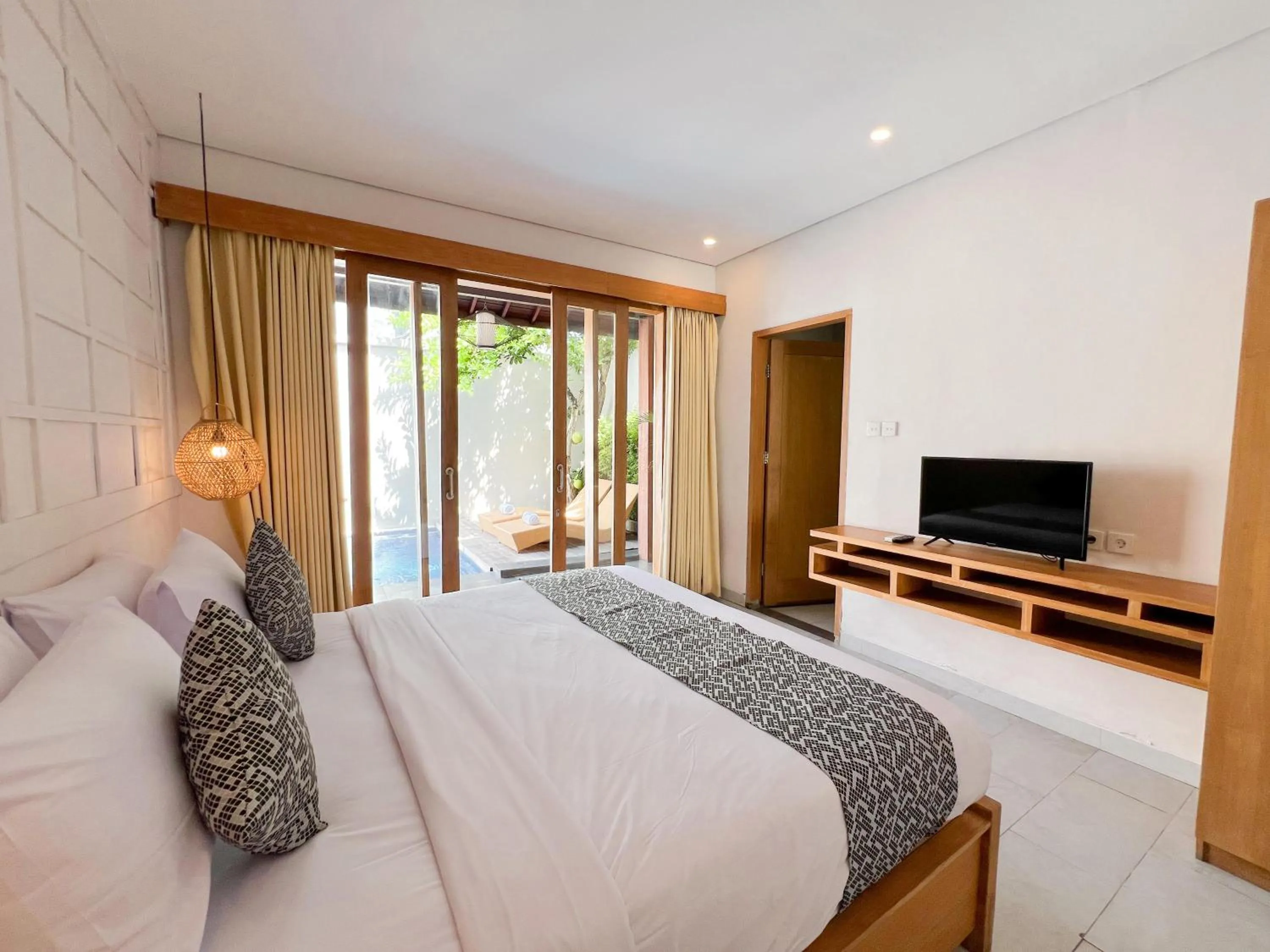 Bedroom, Bed in Apple Villa & Suite Seminyak