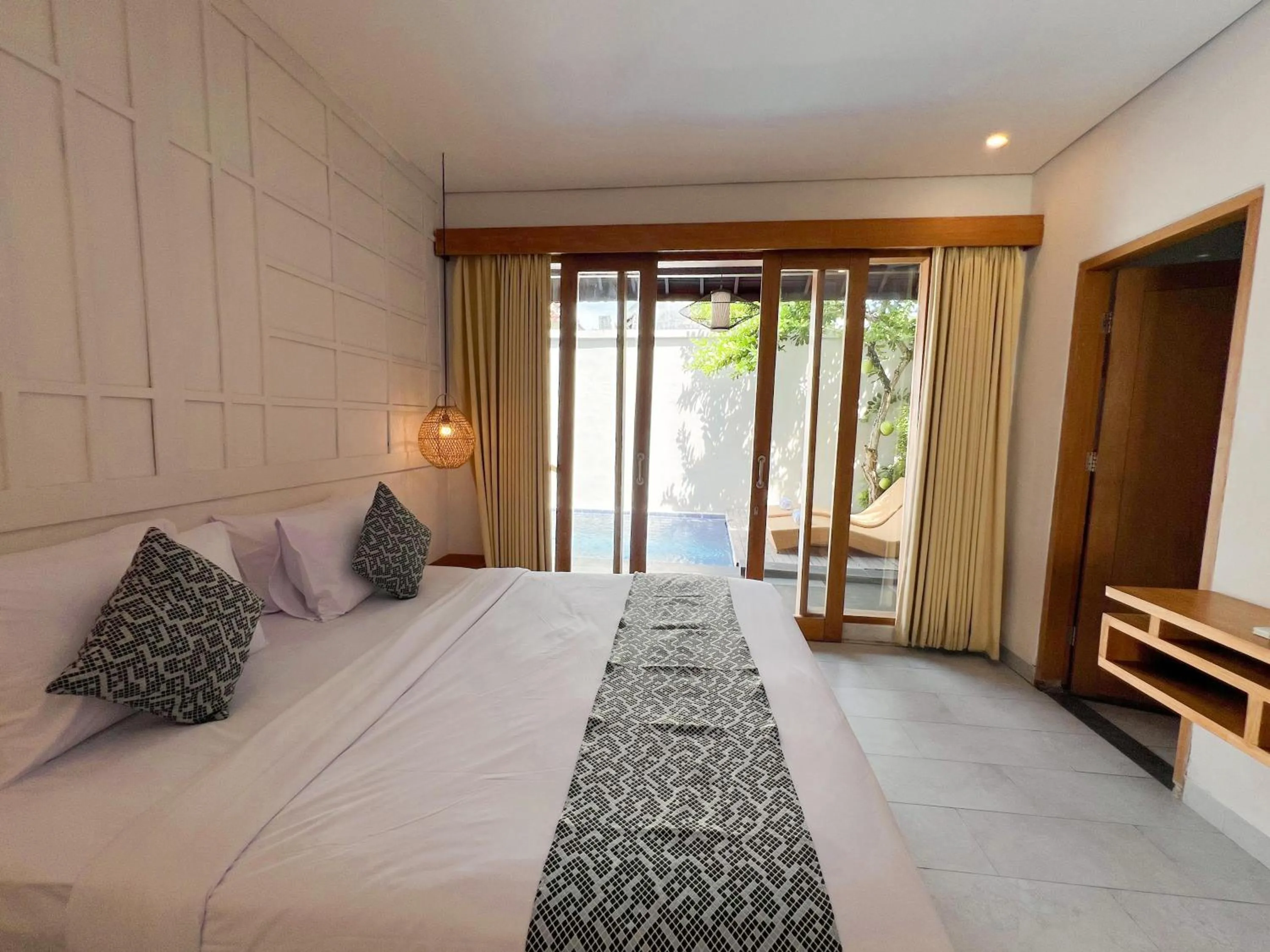 Bedroom, Bed in Apple Villa & Suite Seminyak