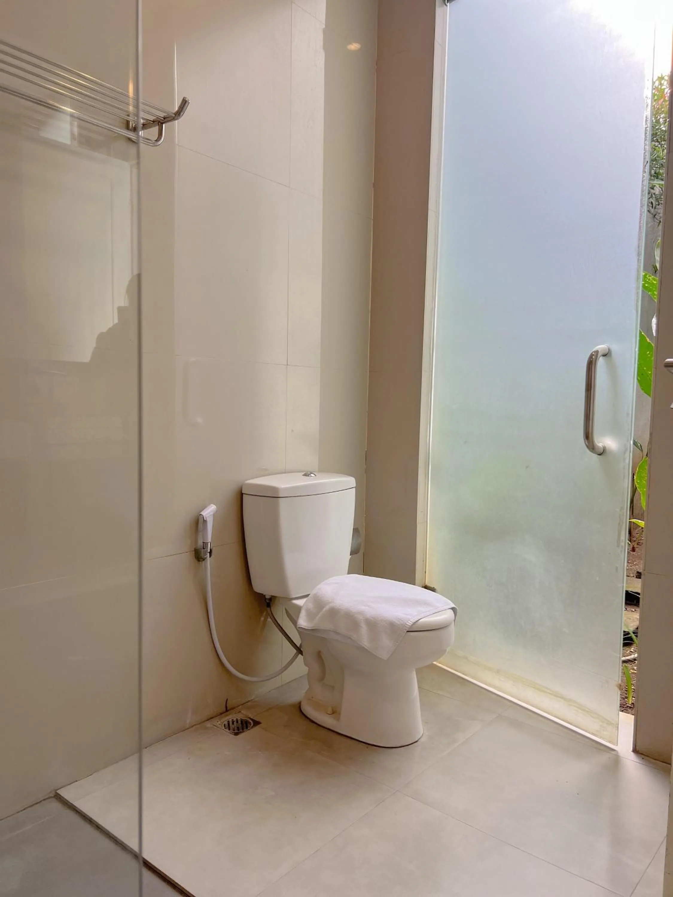 Toilet in Apple Villa & Suite Seminyak