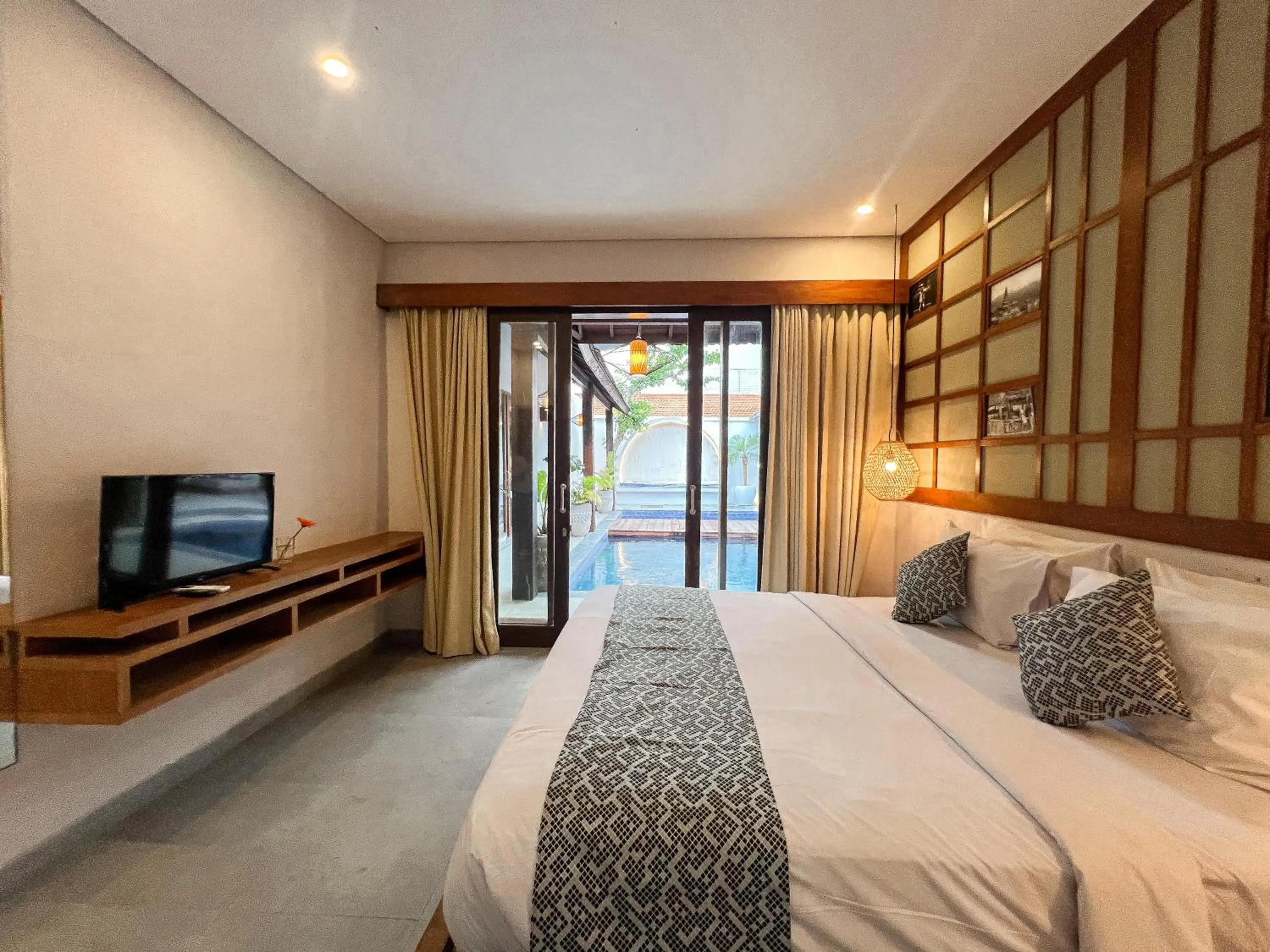 Bed in Apple Villa & Suite Seminyak