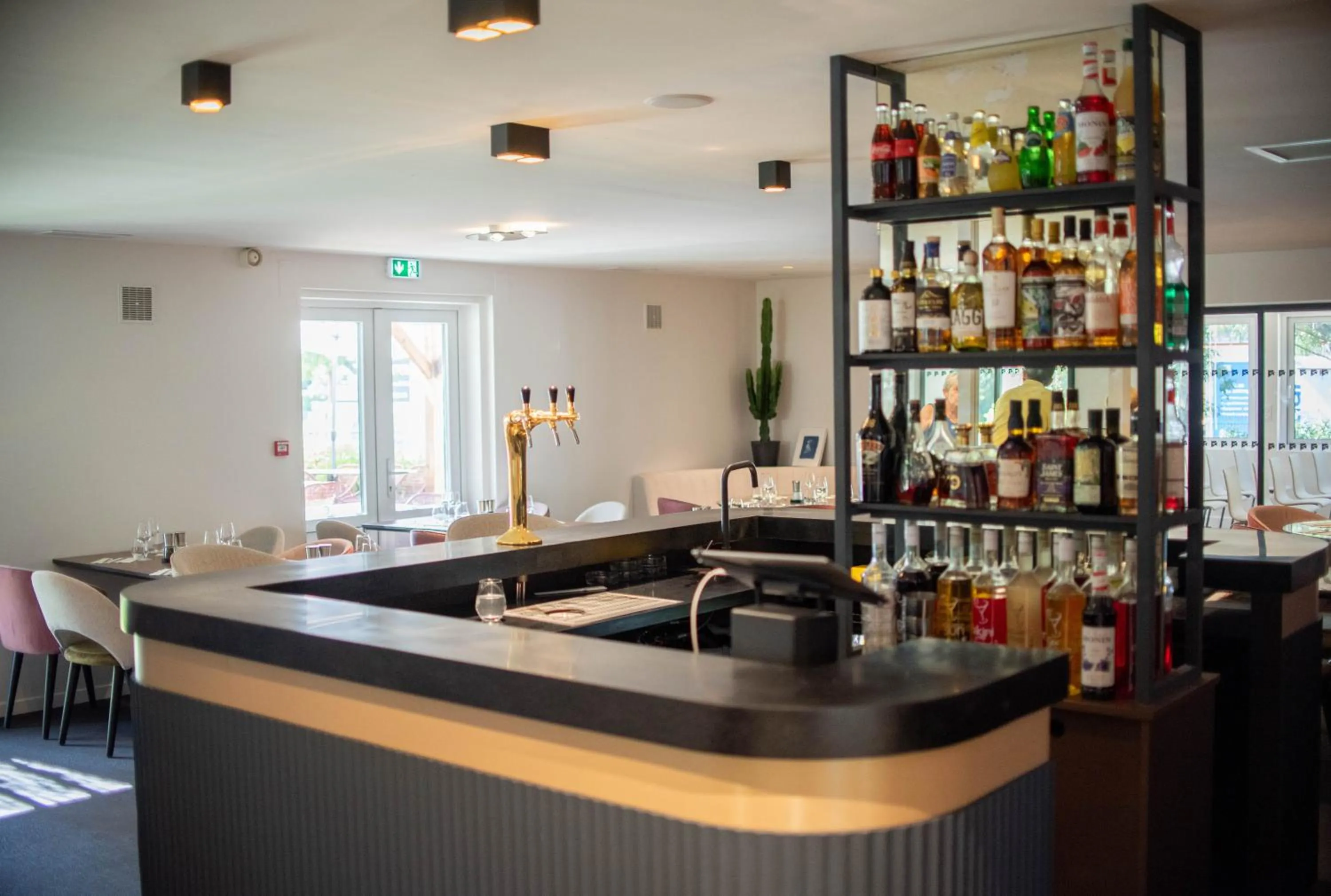 Restaurant/places to eat in Hotel du Parc Euromédecine by AKENA