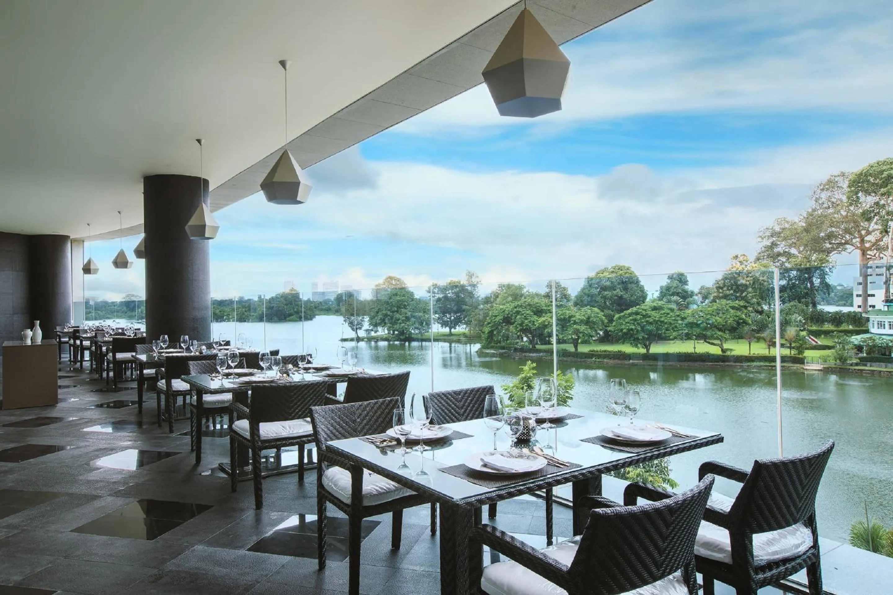 Restaurant/places to eat in LOTTE Hotel Yangon