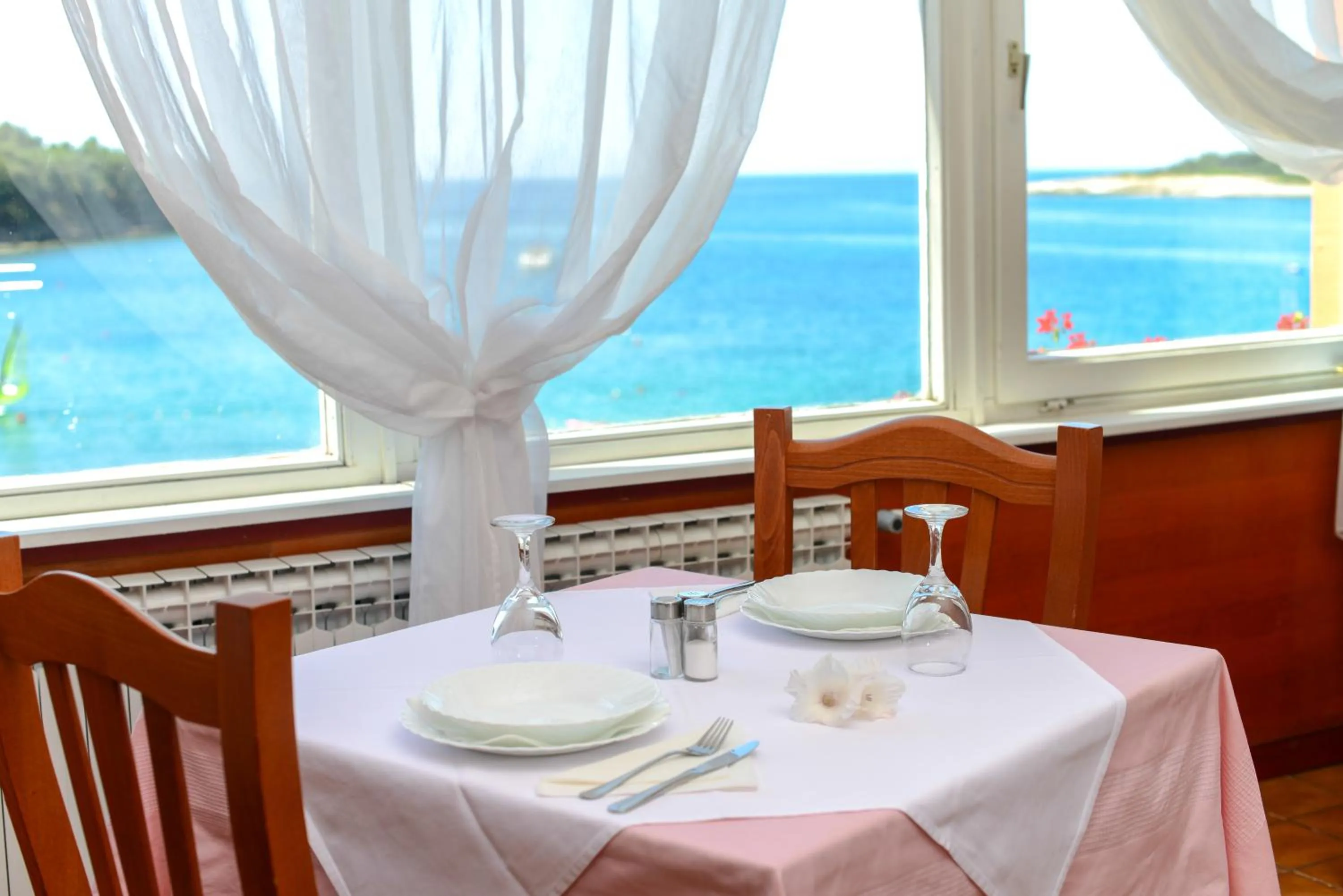 Restaurant/places to eat in Centinera Resort