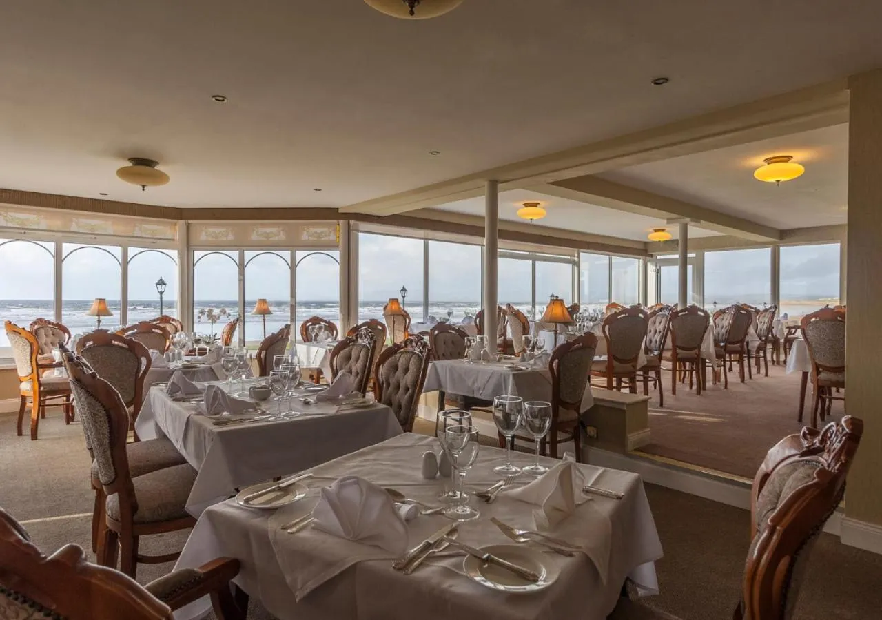 Restaurant/places to eat in Sandhouse Hotel