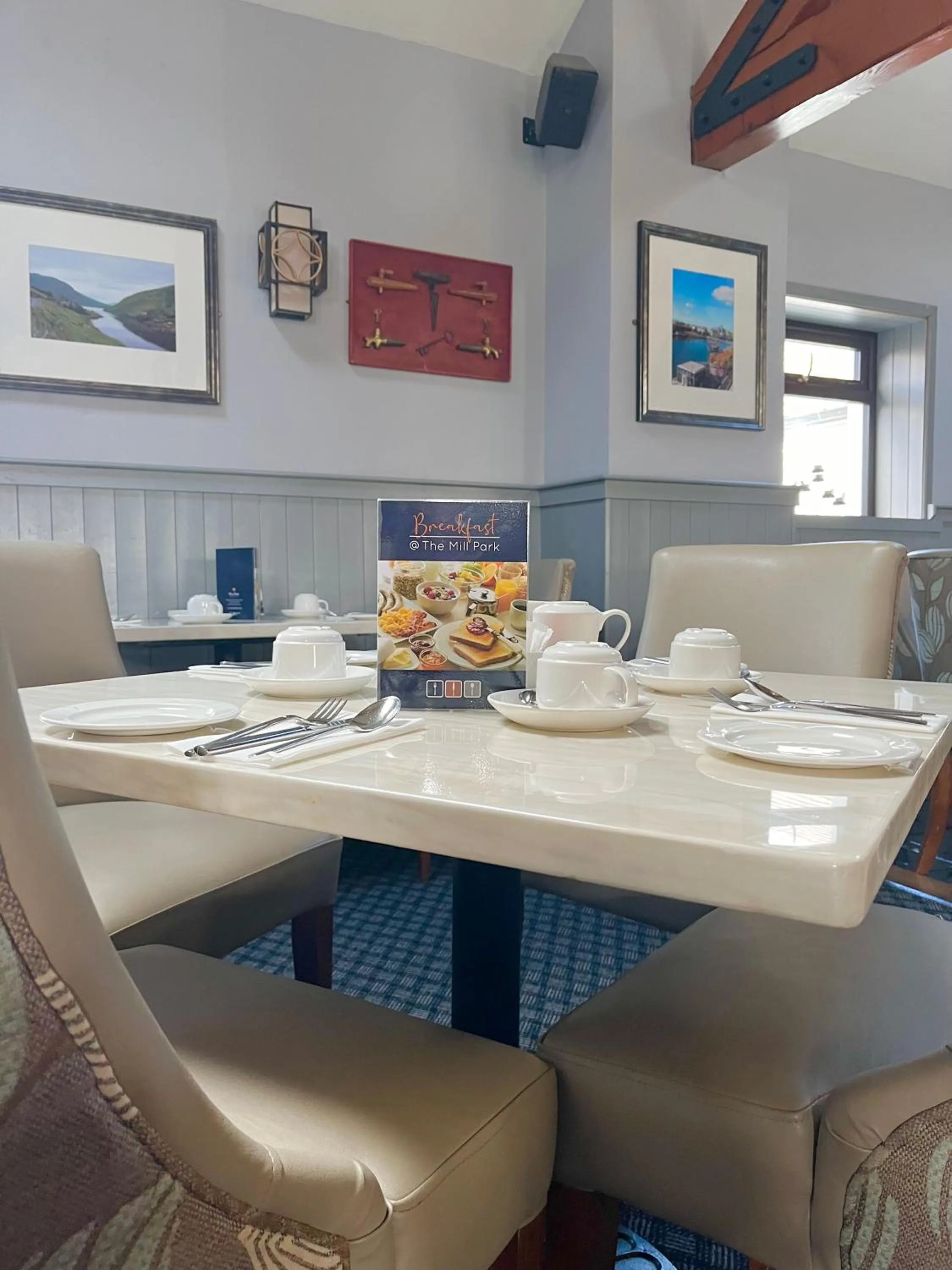 Food and drinks in Mill Park Hotel