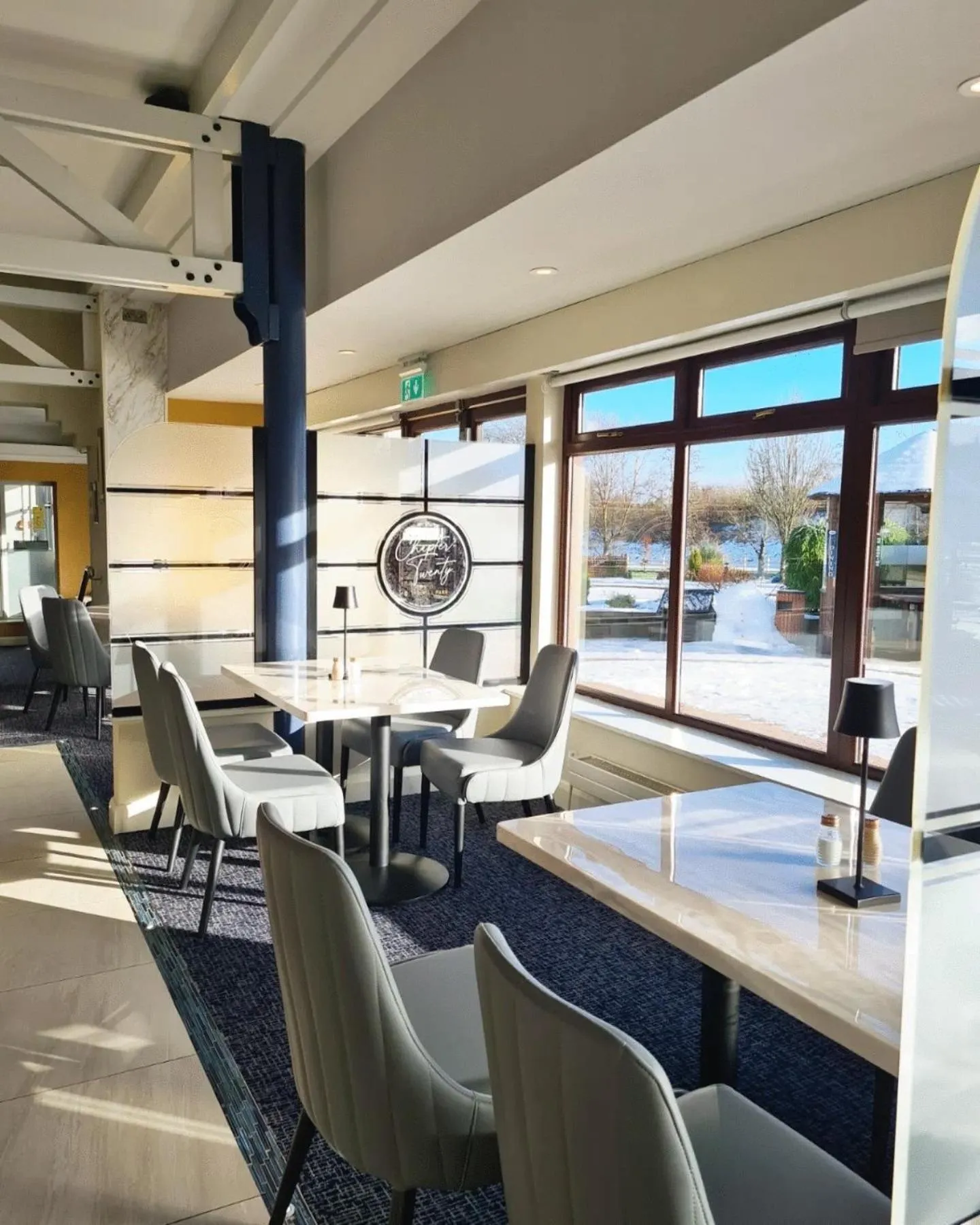 Restaurant/places to eat in Mill Park Hotel