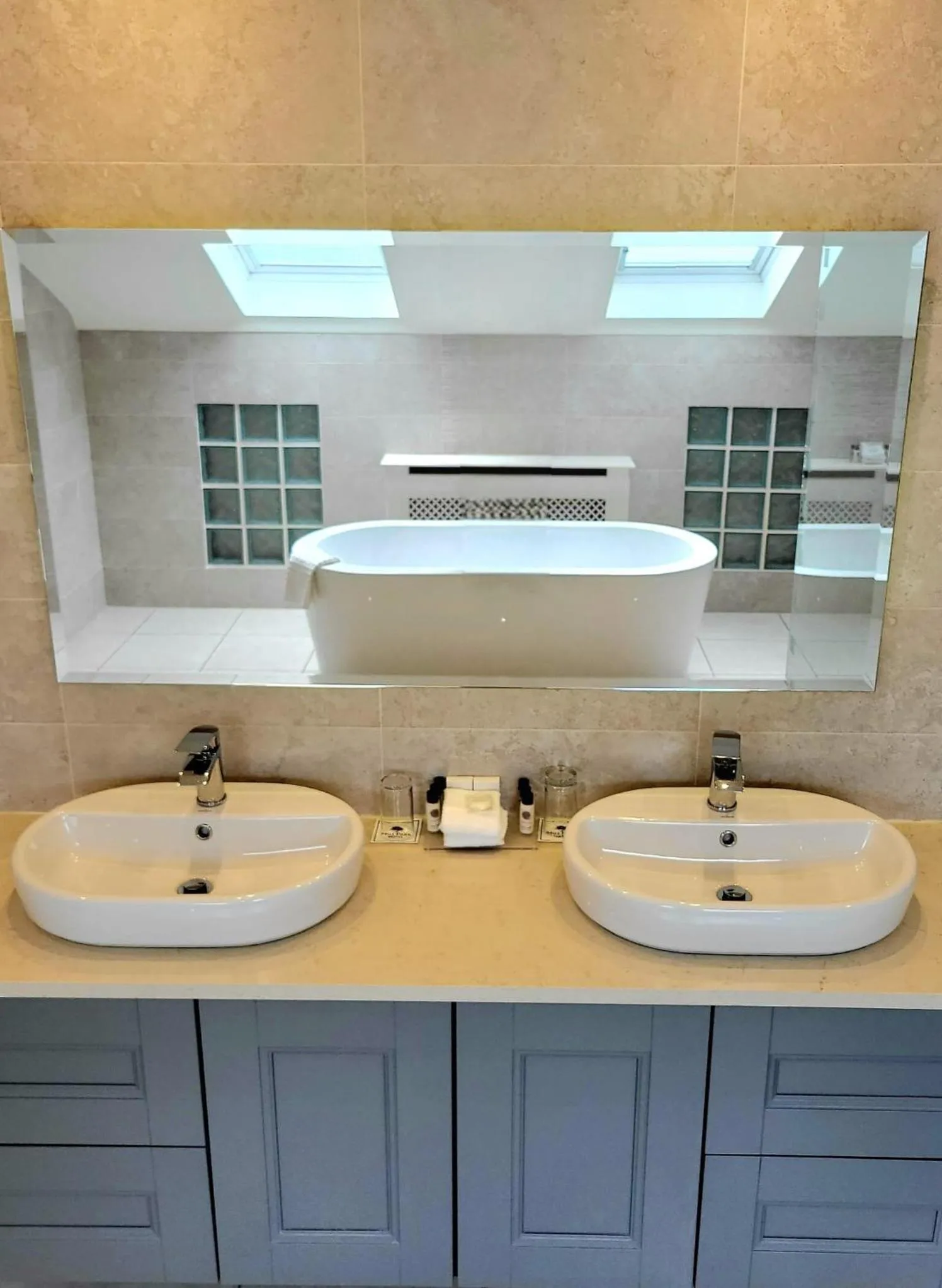 Bathroom in Mill Park Hotel