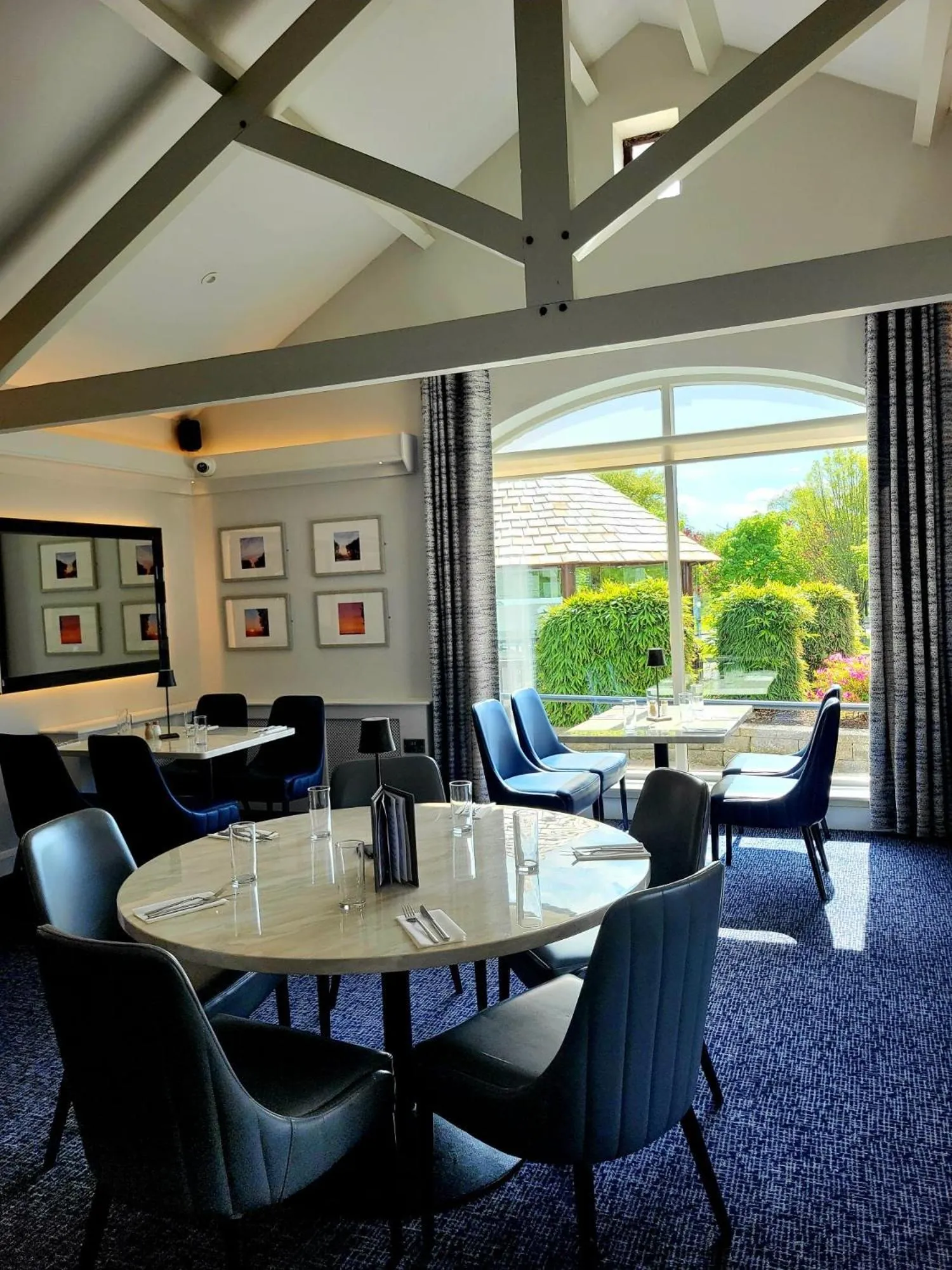 Restaurant/places to eat in Mill Park Hotel