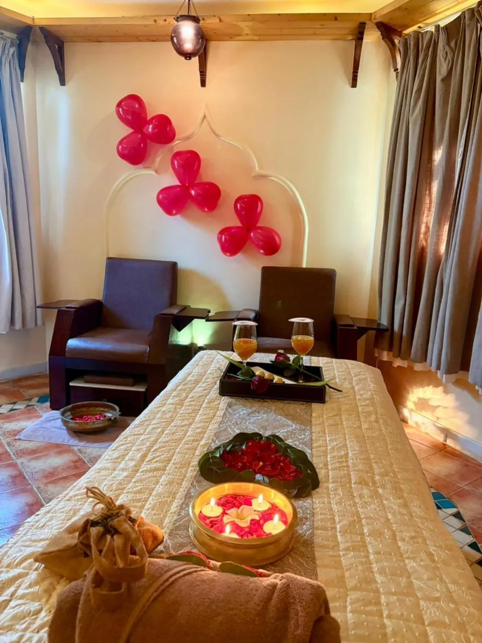 Bed in Amritara Aura Resort & Spa