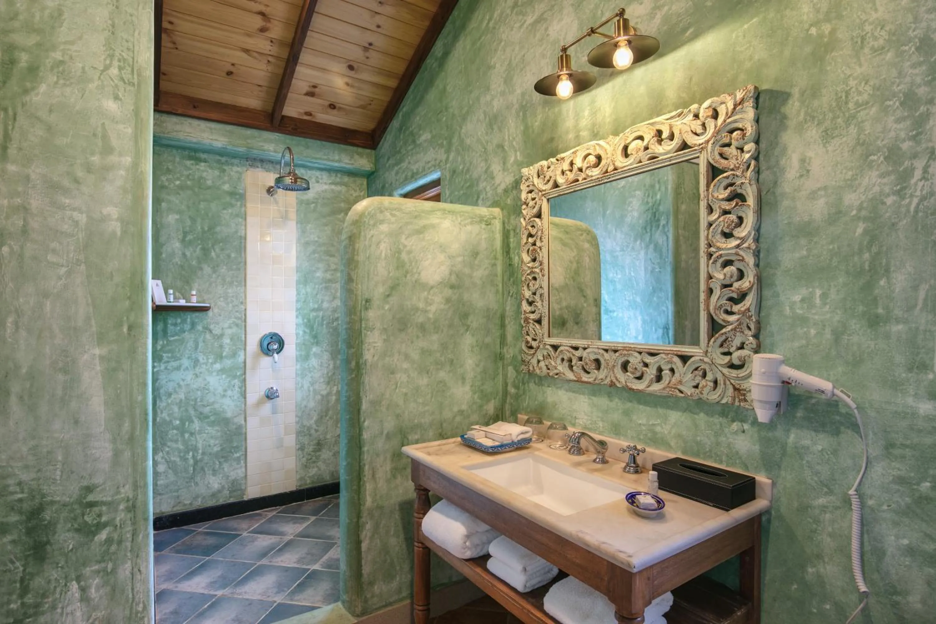 Bathroom in Amritara Aura Resort & Spa