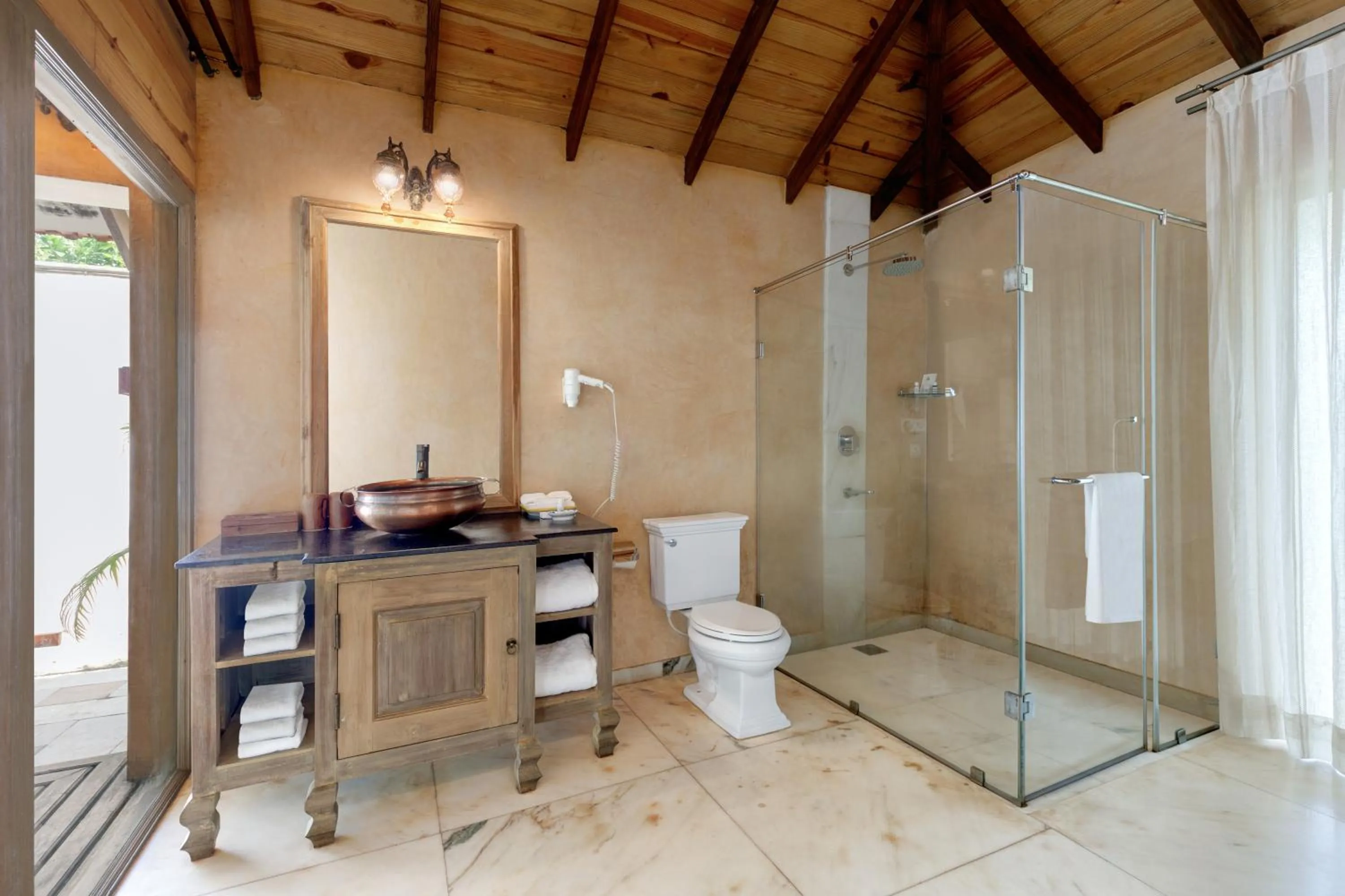 Bathroom in Amritara Aura Resort & Spa