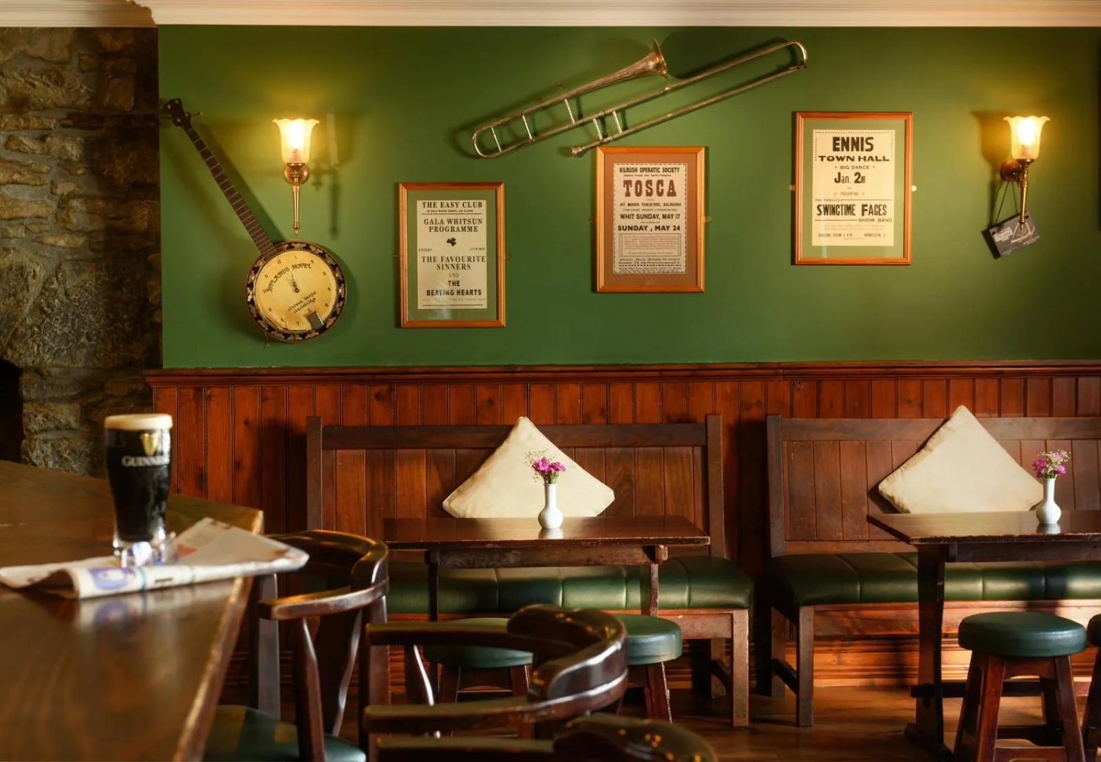 Lounge or bar in Hylands Burren Hotel