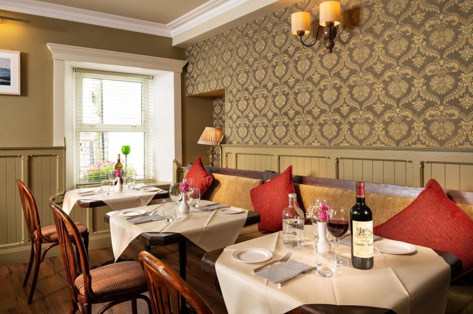 Restaurant/places to eat in Hylands Burren Hotel