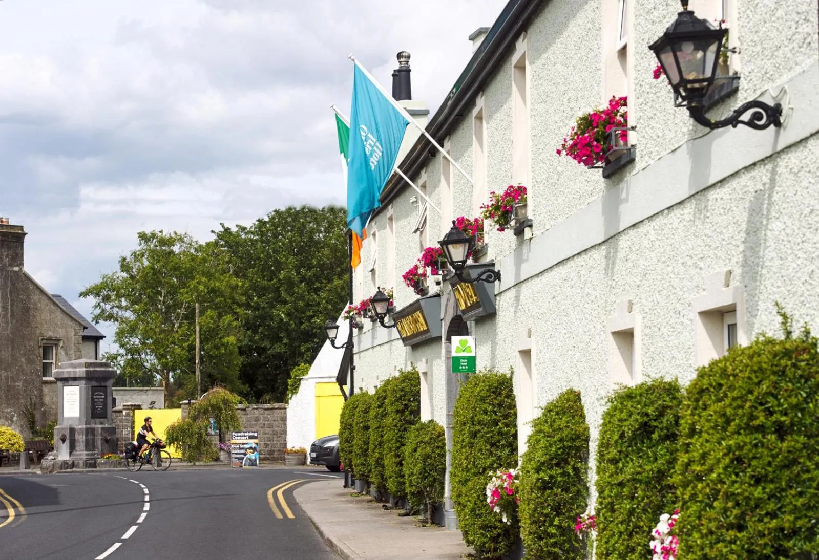 Facade/entrance in Hylands Burren Hotel