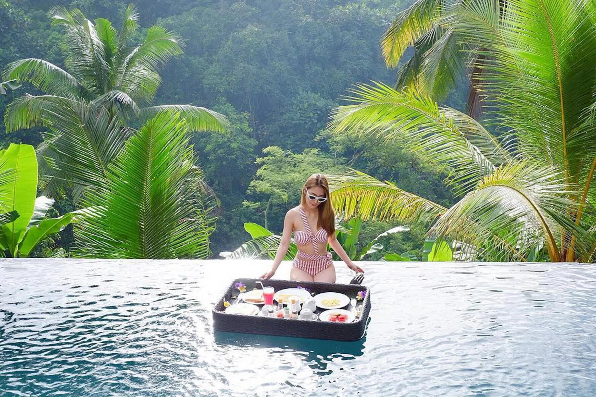 Swimming pool in Doni House & Villas