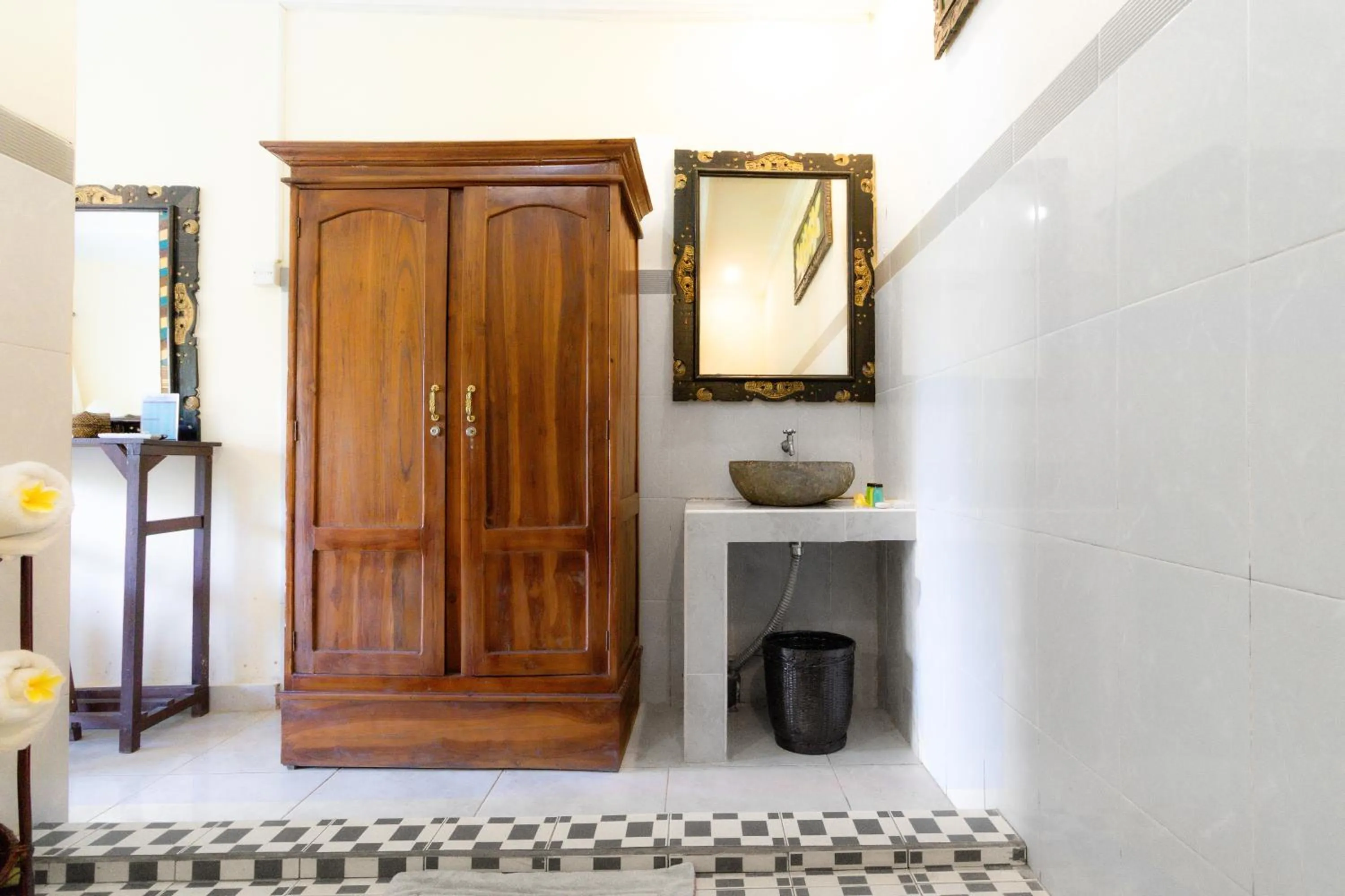 Bathroom in Doni House & Villas