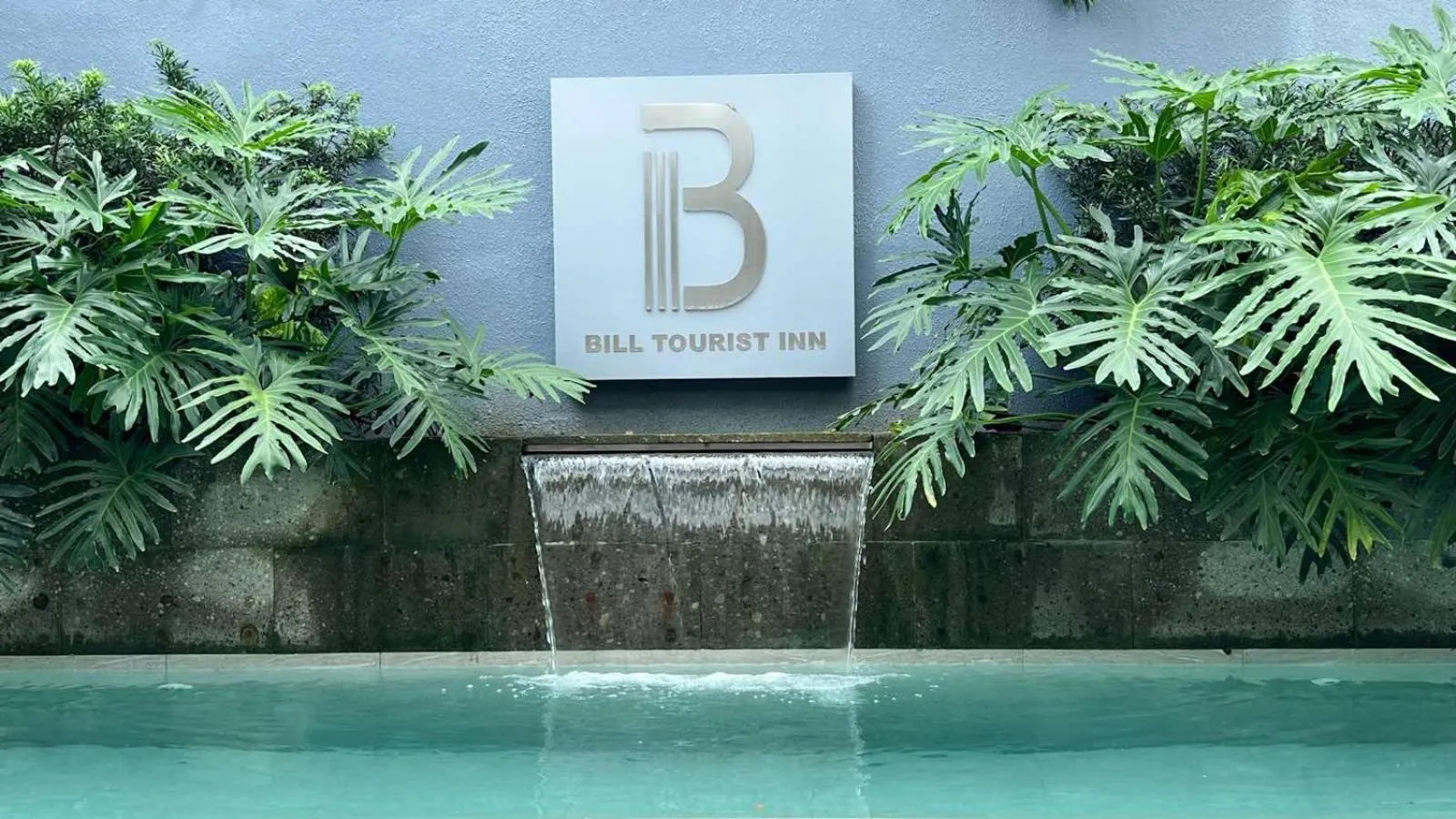 Swimming pool in Bill Tourist Inn