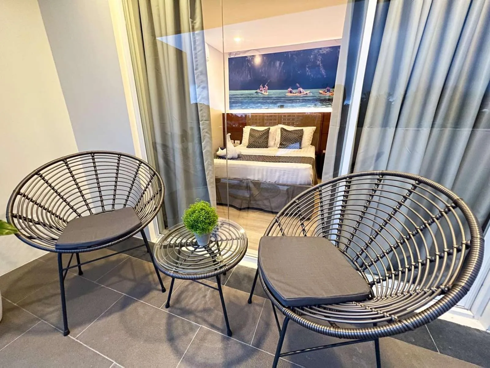 Balcony/Terrace, Bed in Bill Tourist Inn