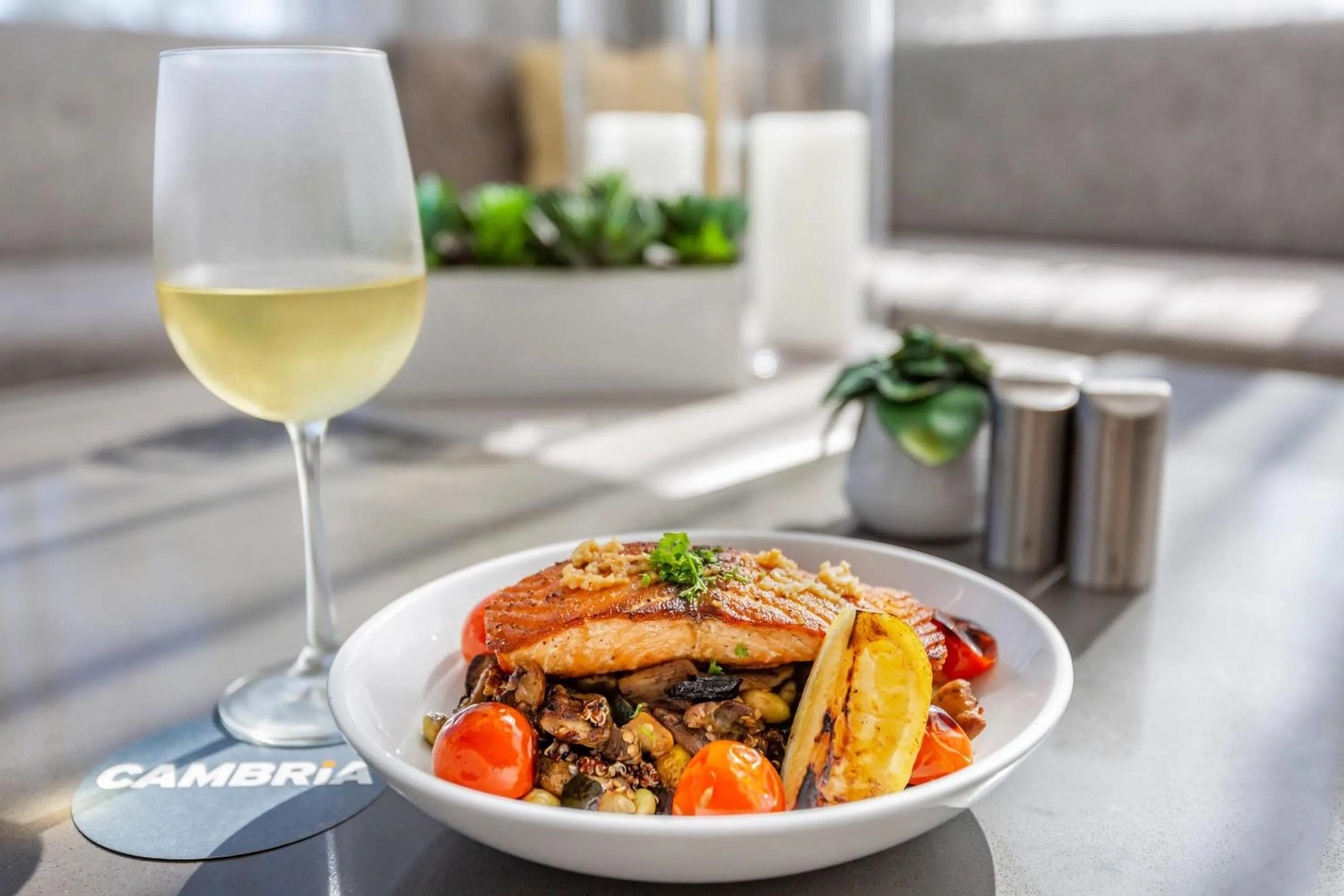 Restaurant/places to eat in Cambria Hotel LAX