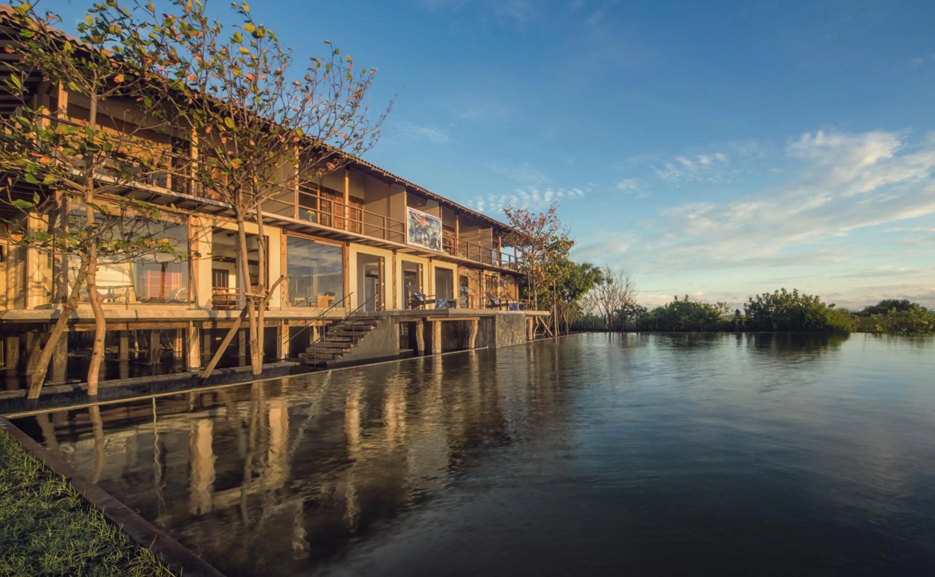 Facade/entrance in C Beyond Nilaveli