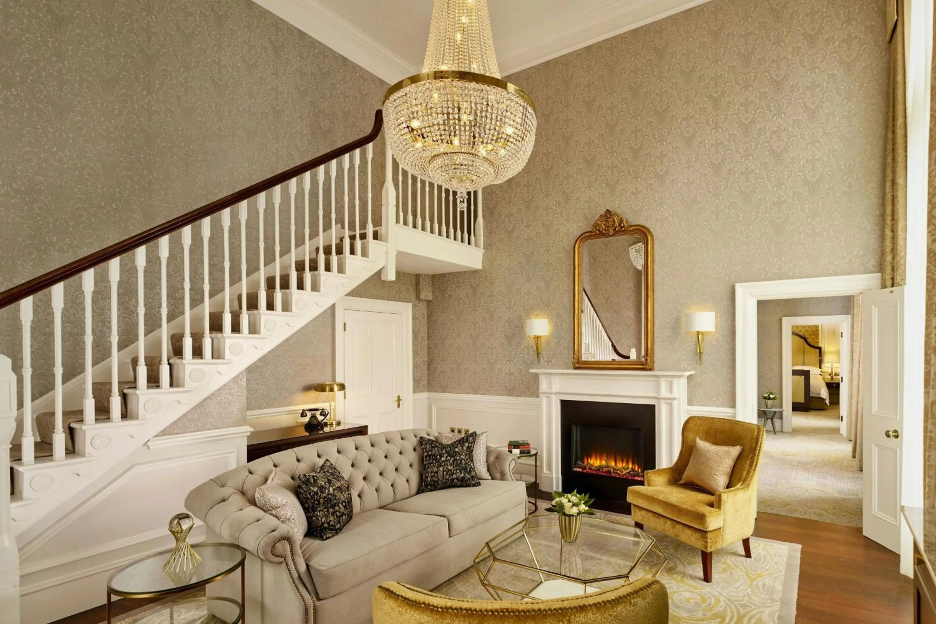 Lounge or bar in The College Green Dublin Hotel, Autograph Collection