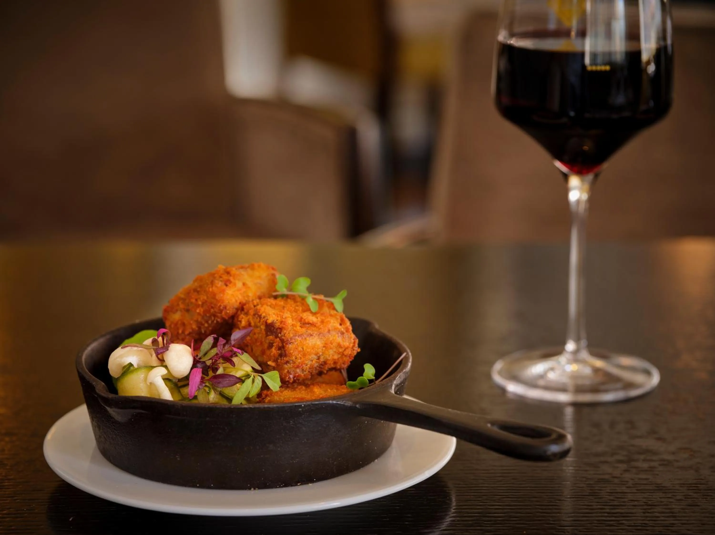 Lounge or bar in The College Green Dublin Hotel, Autograph Collection