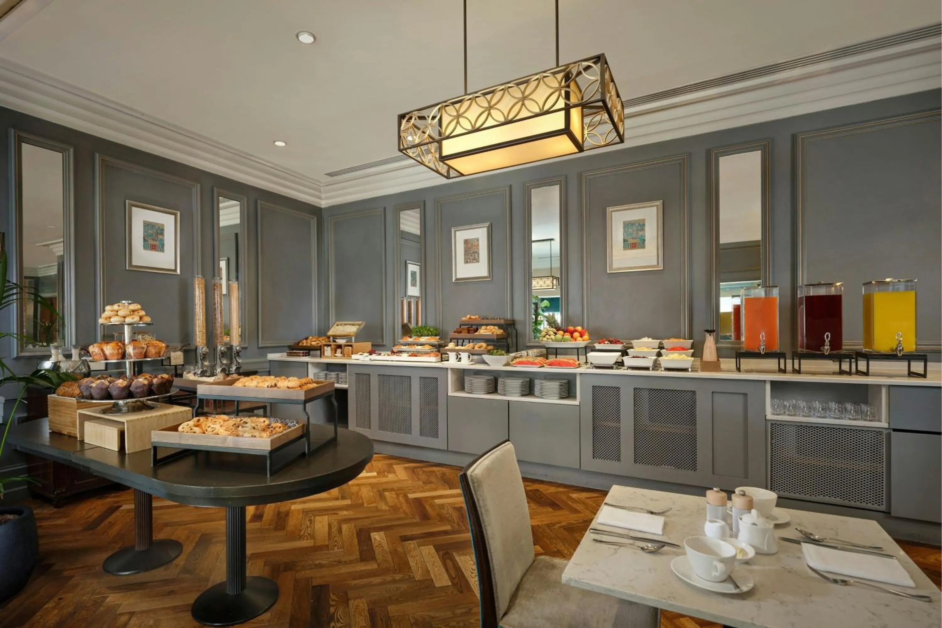 Breakfast in The College Green Dublin Hotel, Autograph Collection