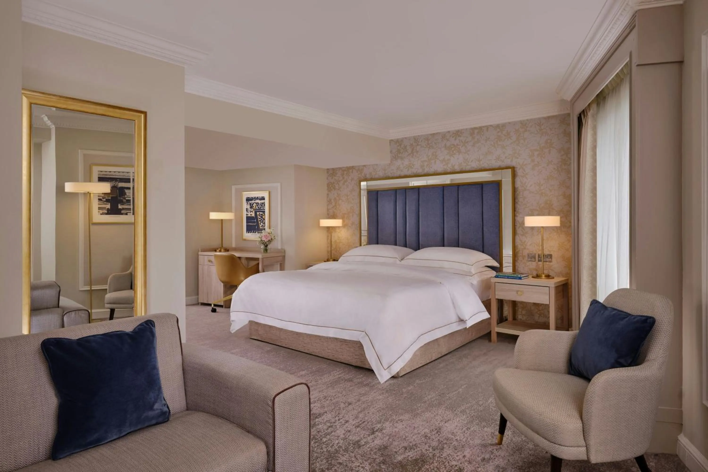 Bedroom, Bed in The College Green Dublin Hotel, Autograph Collection