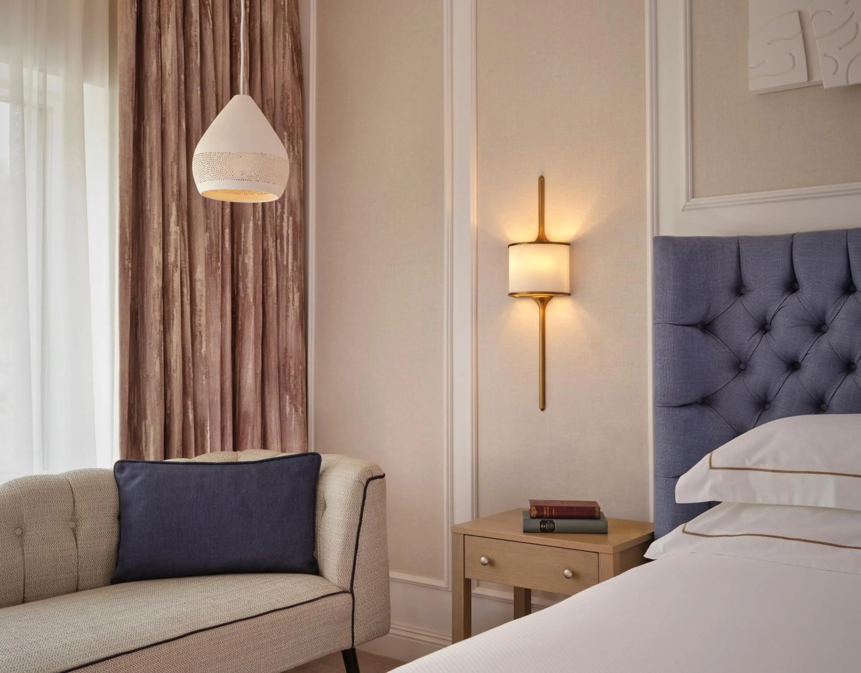 Bedroom, Bed in The College Green Dublin Hotel, Autograph Collection