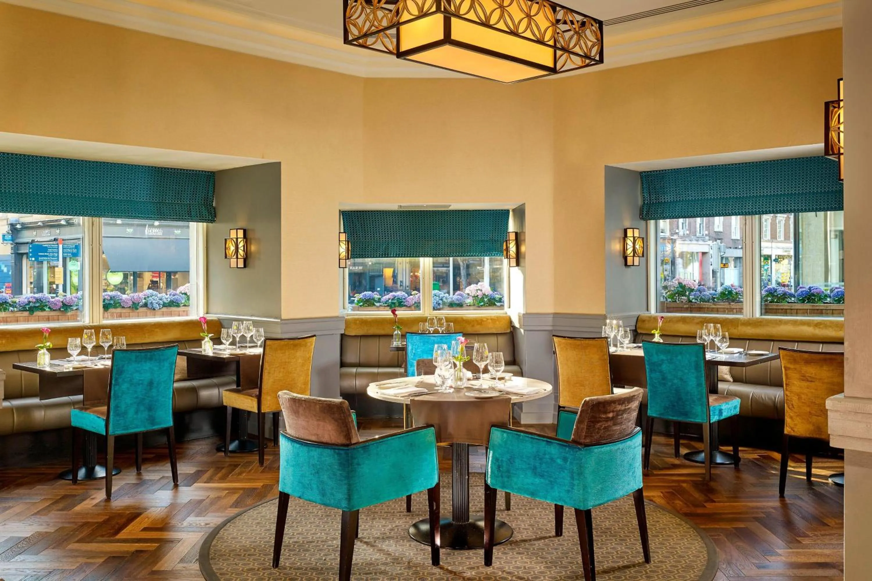 Restaurant/places to eat in The College Green Dublin Hotel, Autograph Collection