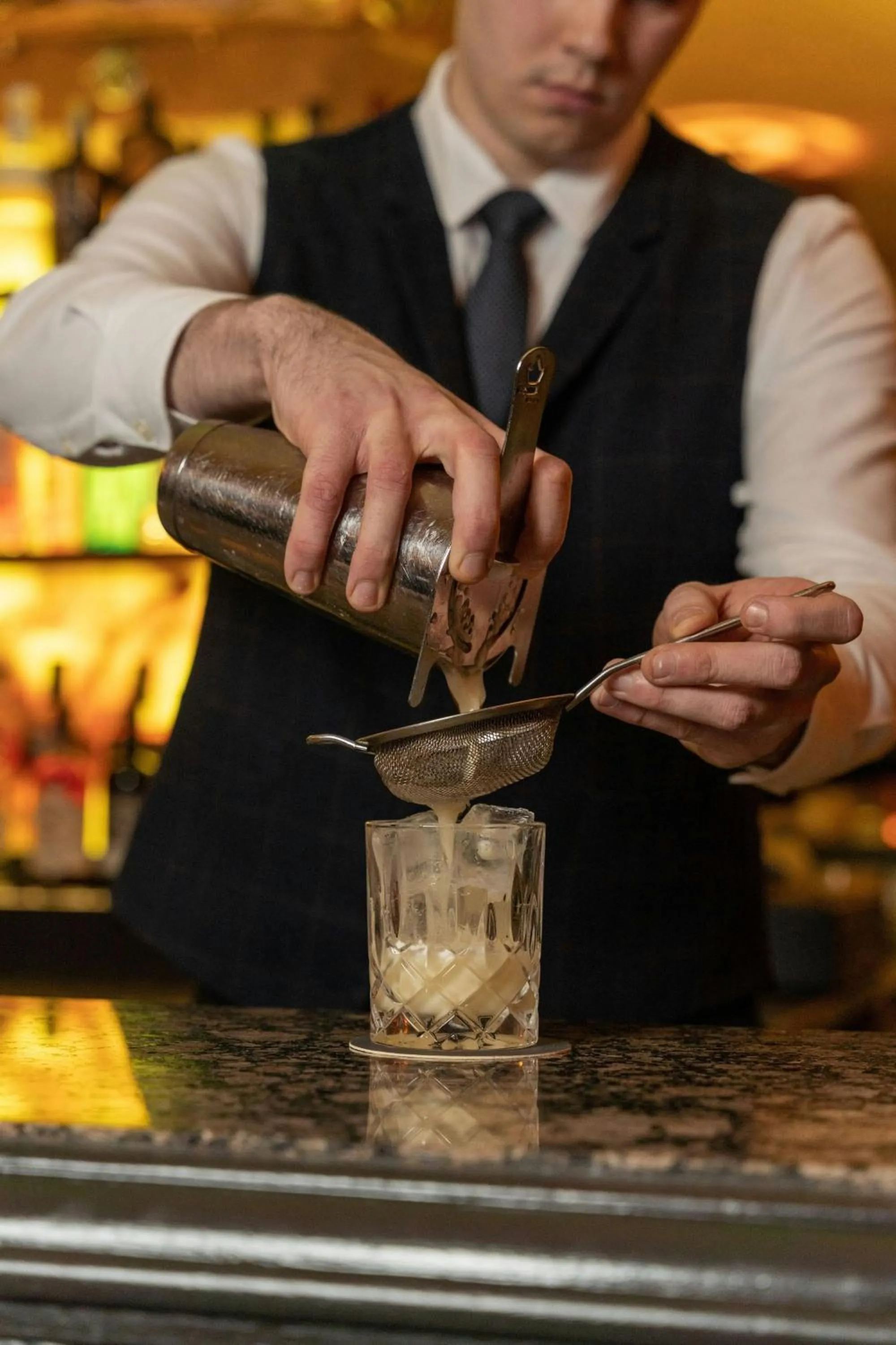 Lounge or bar in The College Green Dublin Hotel, Autograph Collection