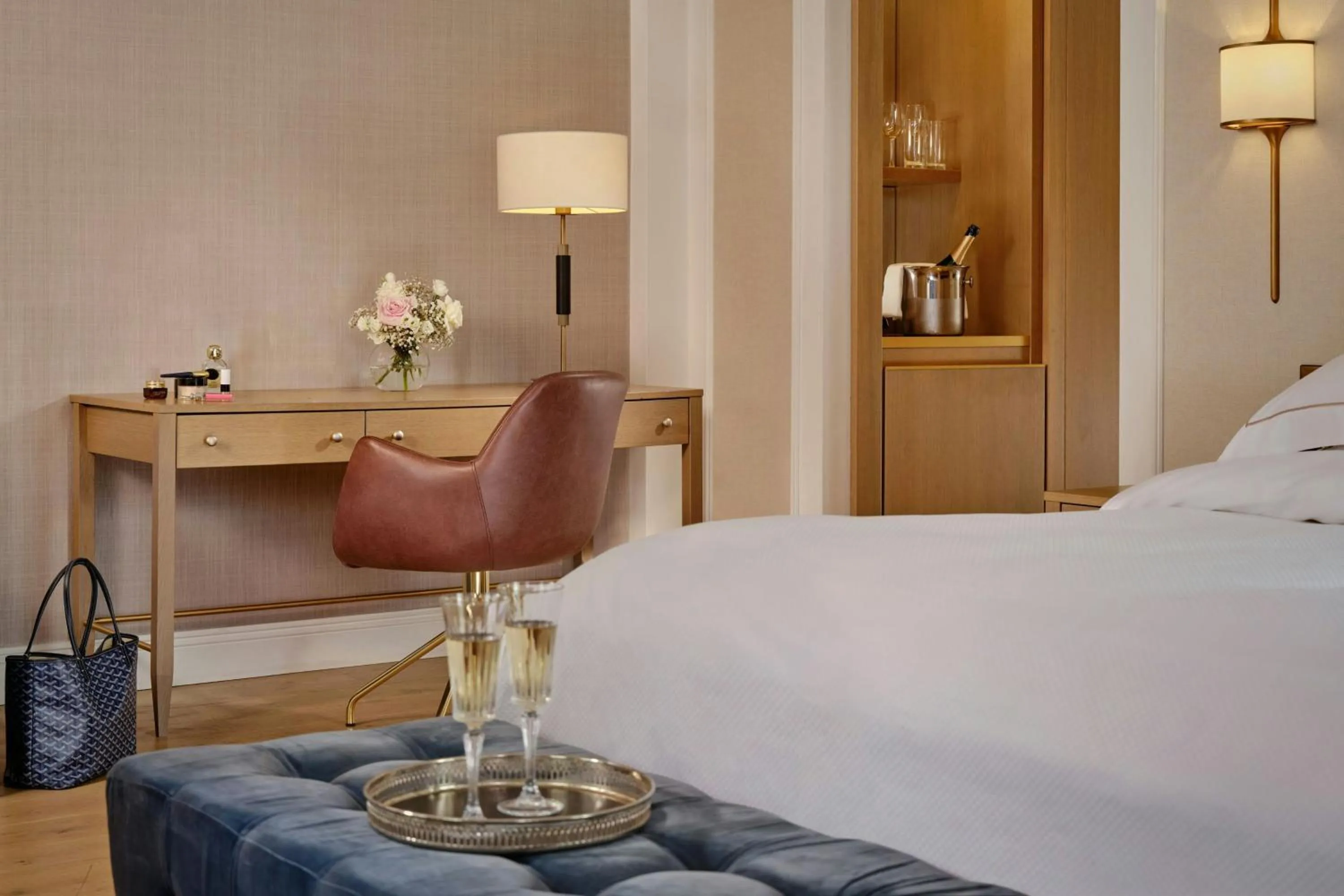 Other, Bed in The College Green Dublin Hotel, Autograph Collection