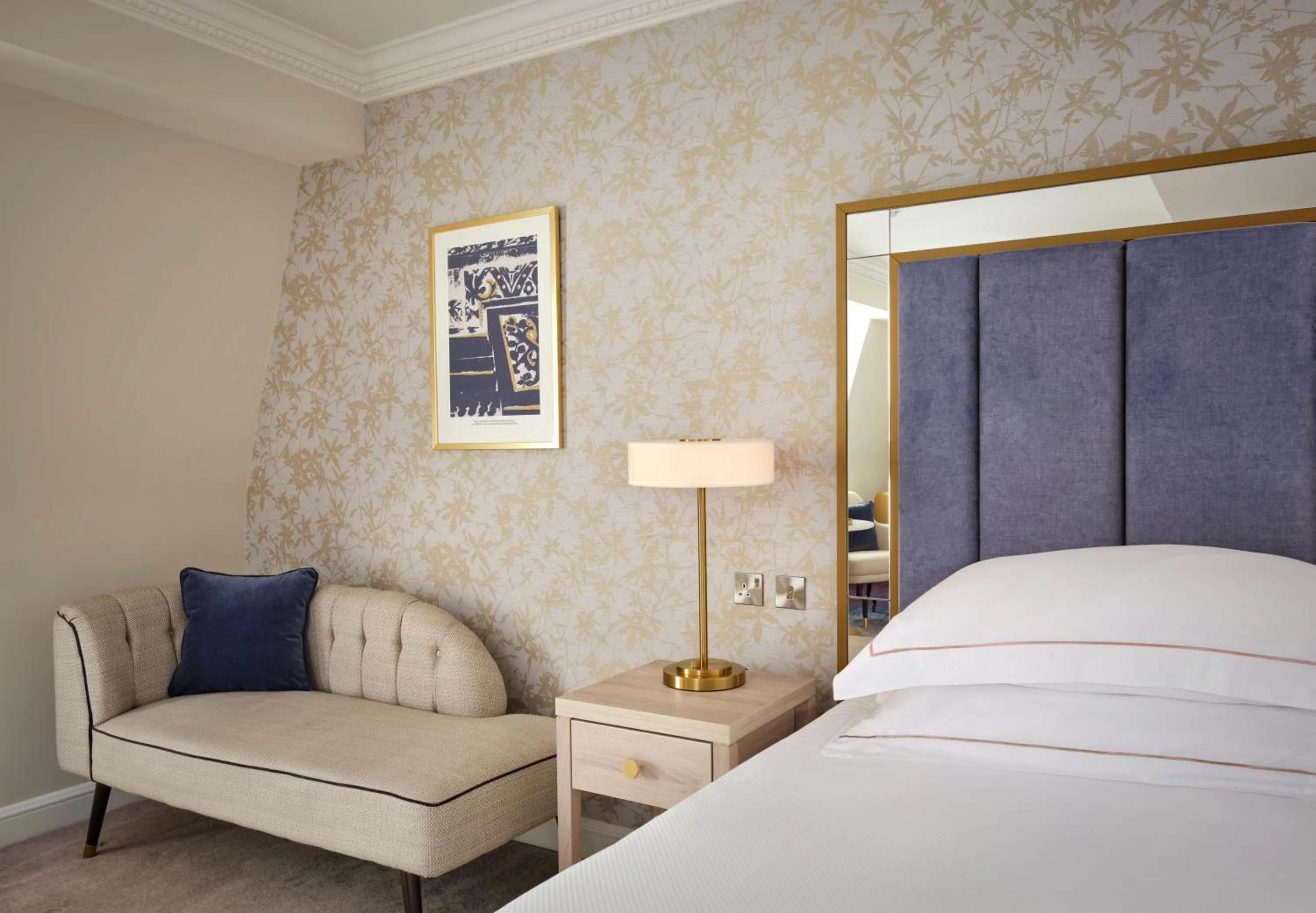 Bedroom, Bed in The College Green Dublin Hotel, Autograph Collection