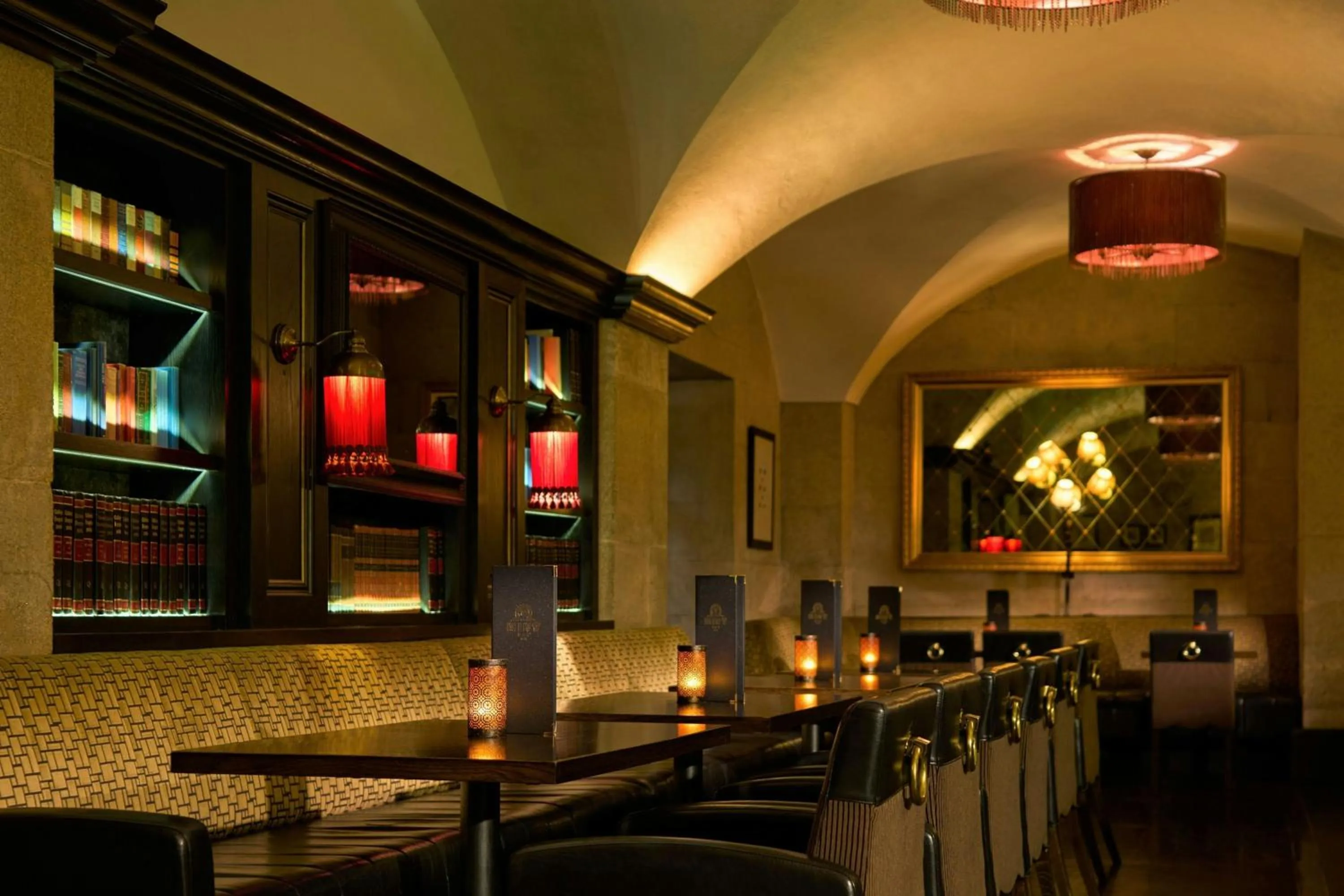 Lounge or bar in The College Green Dublin Hotel, Autograph Collection